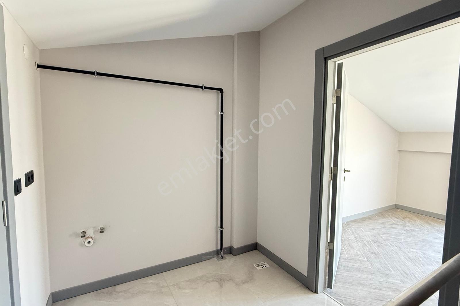 Yenifoça Cumhuriyet Mahallesinde Denize Sıfır 2+1 Dubleks Daire — fotoğraf 21