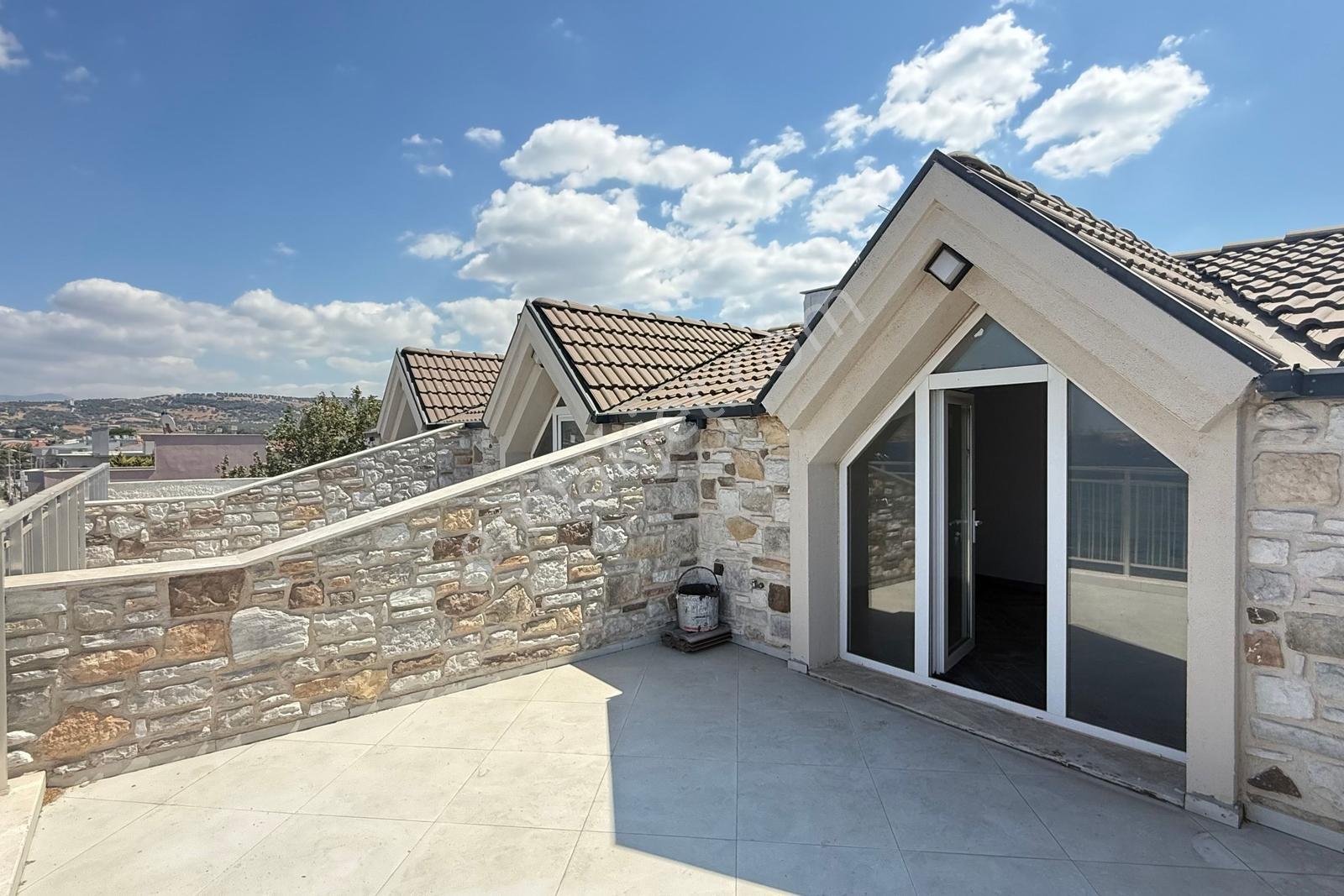 Yenifoça Cumhuriyet Mahallesinde Denize Sıfır 2+1 Dubleks Daire — fotoğraf 23