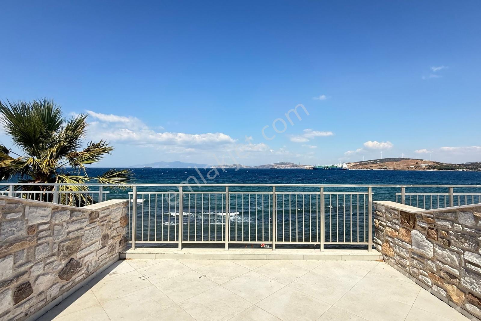 Yenifoça Cumhuriyet Mahallesinde Denize Sıfır 2+1 Dubleks Daire — fotoğraf 24