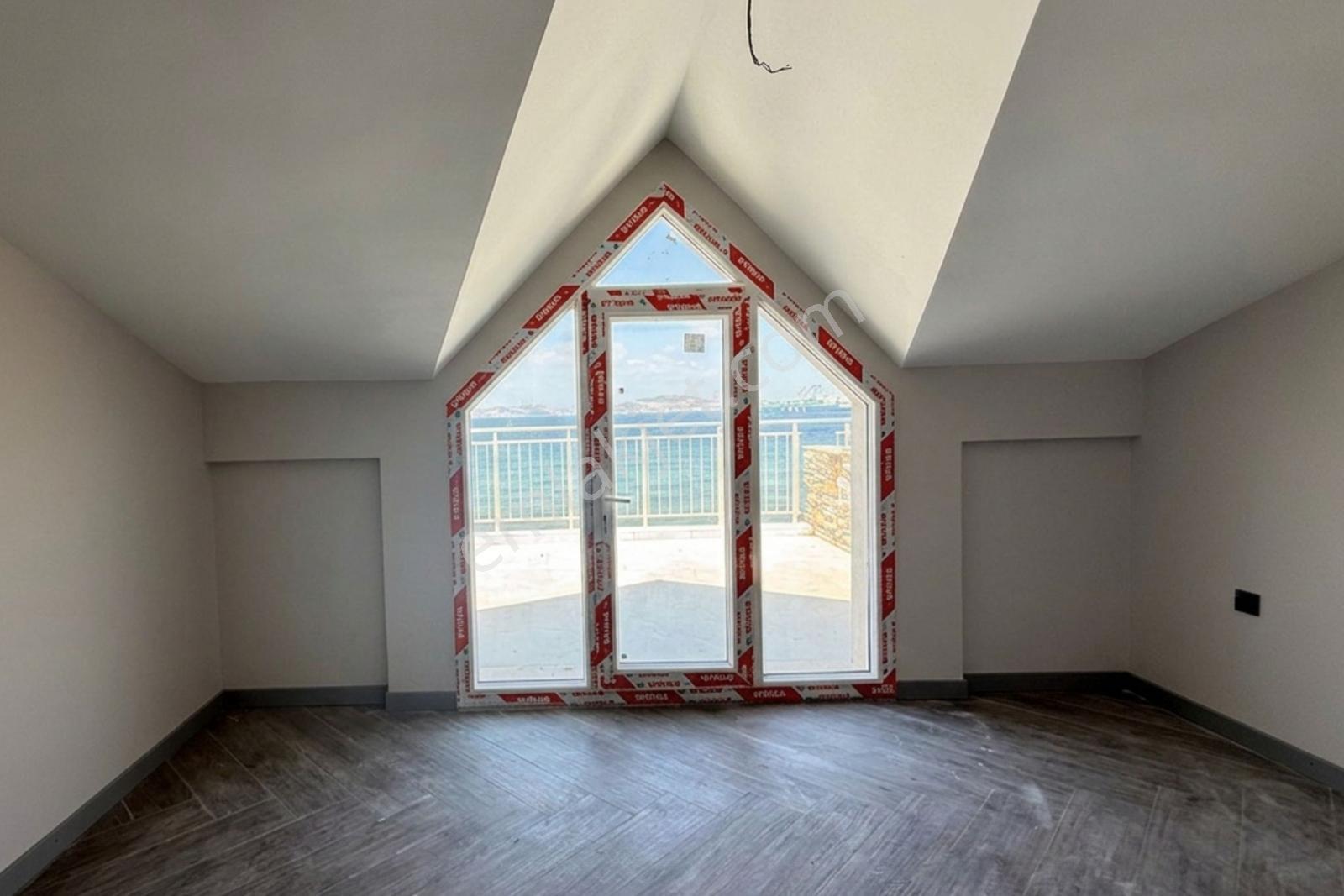 Yenifoça Cumhuriyet Mahallesinde Denize Sıfır 2+1 Dubleks Daire — fotoğraf 25