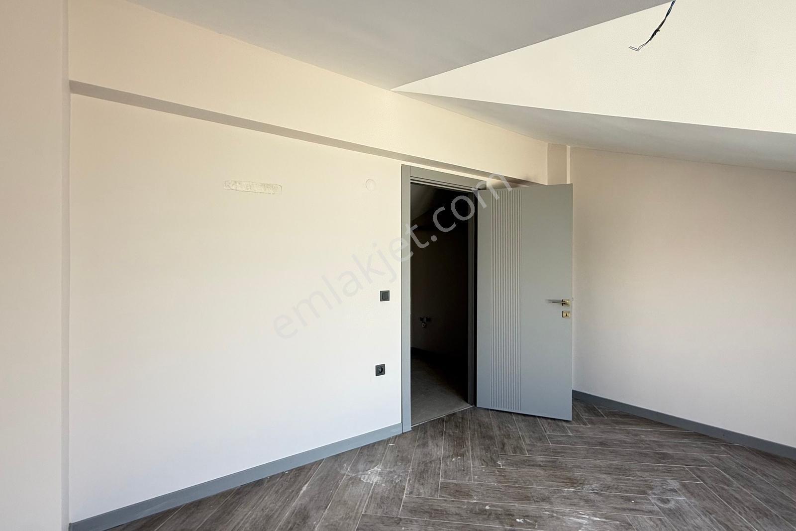 Yenifoça Cumhuriyet Mahallesinde Denize Sıfır 2+1 Dubleks Daire — fotoğraf 26