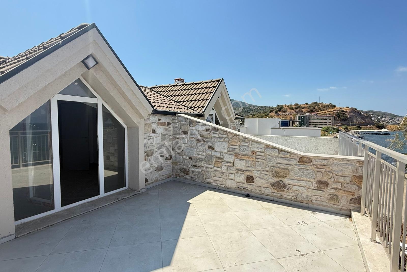 Yenifoça Cumhuriyet Mahallesinde Denize Sıfır 2+1 Dubleks Daire — fotoğraf 27