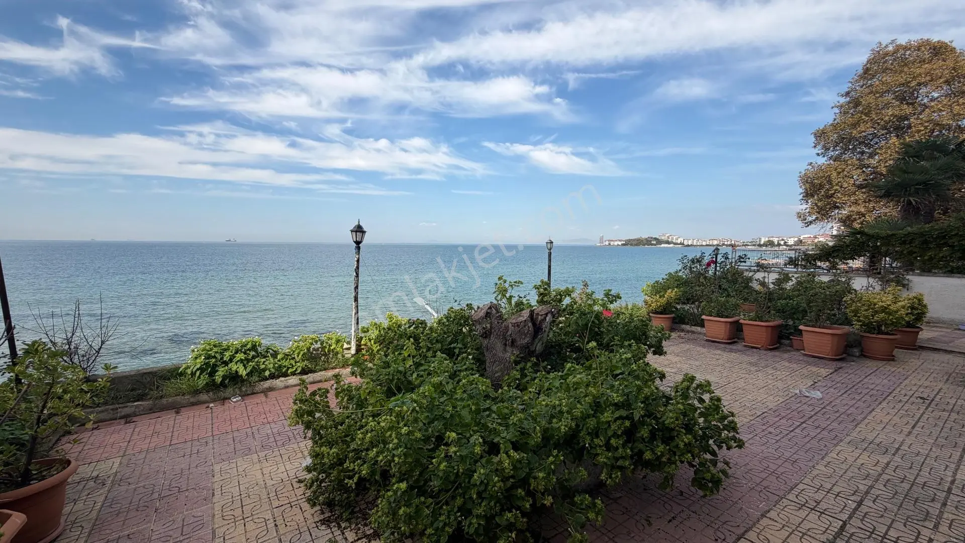 Çınarcık Çamlıkta Denize Sıfır Binanın Yüksek Giriş Katında Fısat 2+1 80 M2 — fotoğraf 2