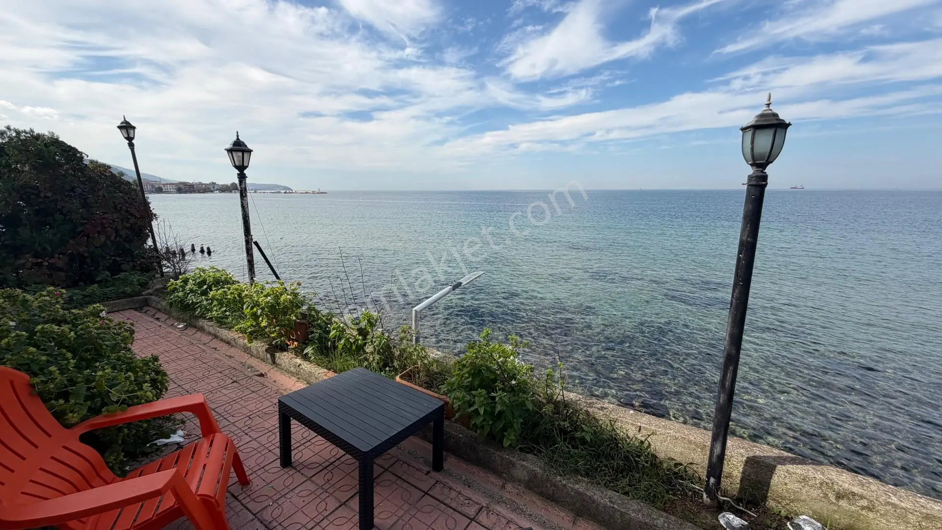 Çınarcık Çamlıkta Denize Sıfır Binanın Yüksek Giriş Katında Fısat 2+1 80 M2 — fotoğraf 4