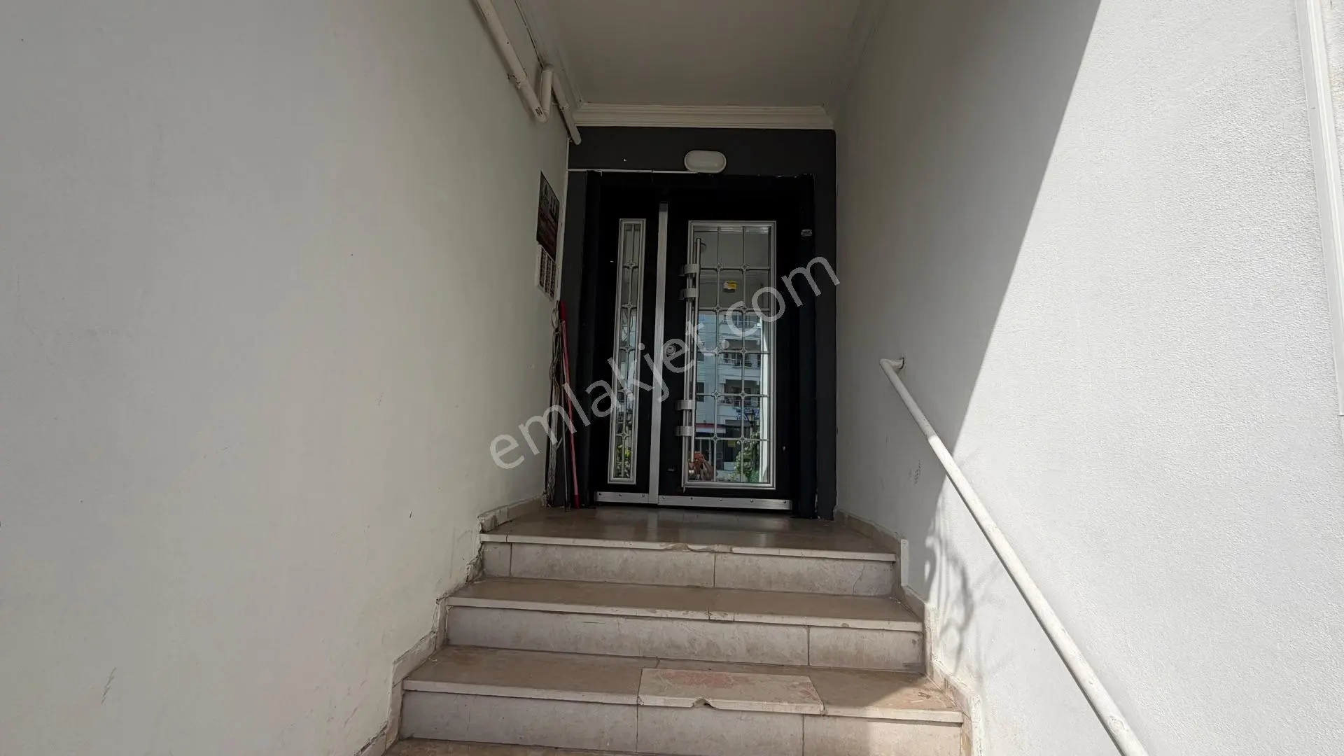 Çınarcık Çamlıkta Denize Sıfır Binanın Yüksek Giriş Katında Fısat 2+1 80 M2 — fotoğraf 20