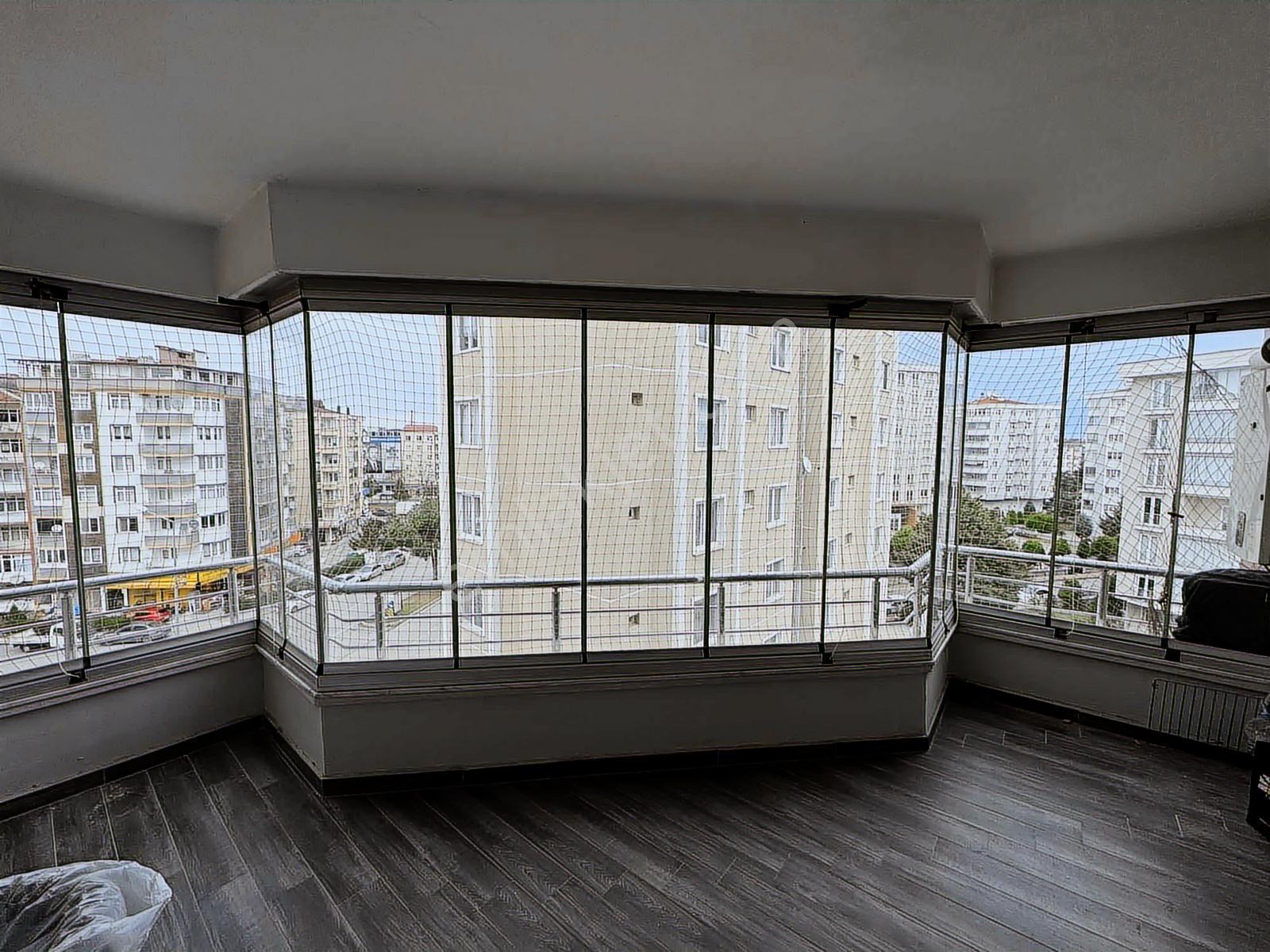 Muhteşem Konumlu Geniş Cam Balkonlu Açık Otoparklı Satılık Daire — fotoğraf 16