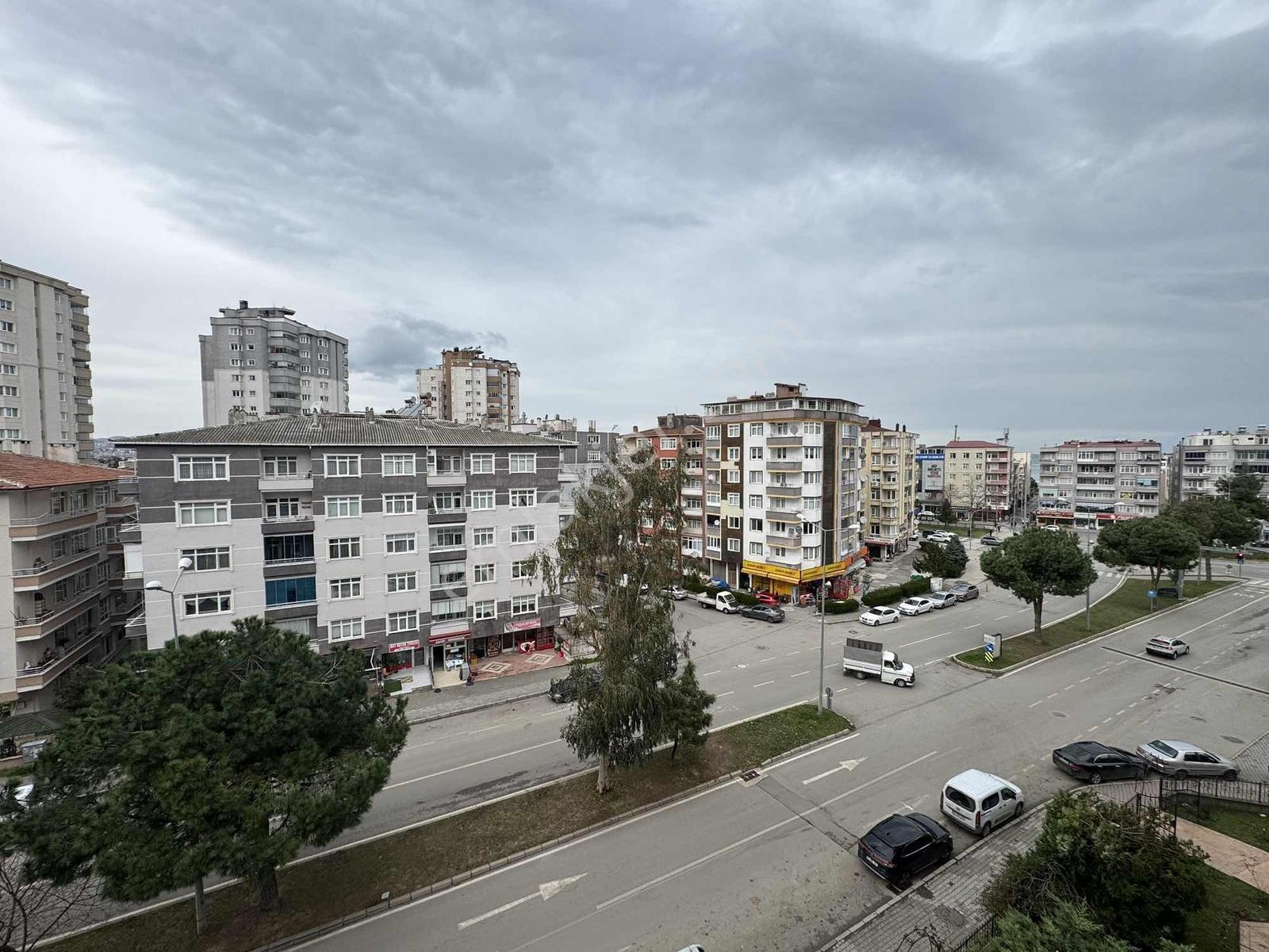 Muhteşem Konumlu Geniş Cam Balkonlu Açık Otoparklı Satılık Daire — fotoğraf 21