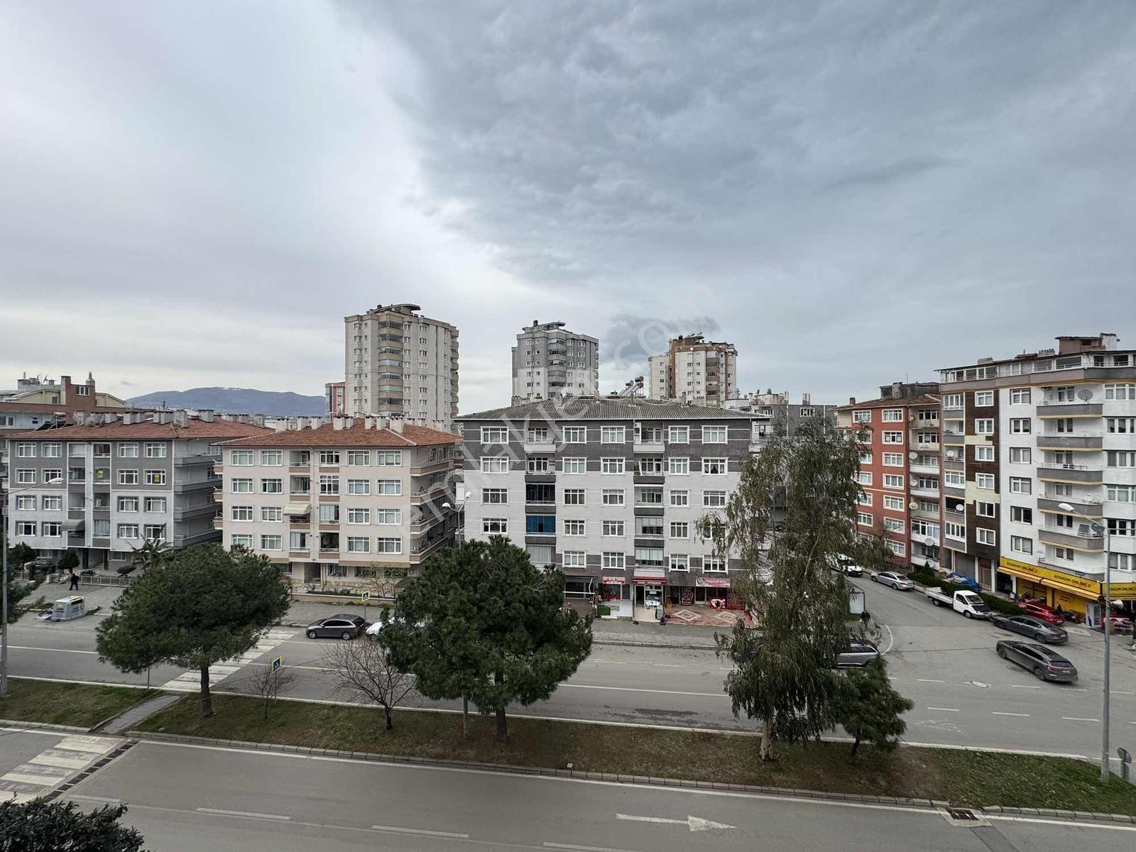 Muhteşem Konumlu Geniş Cam Balkonlu Açık Otoparklı Satılık Daire — fotoğraf 22