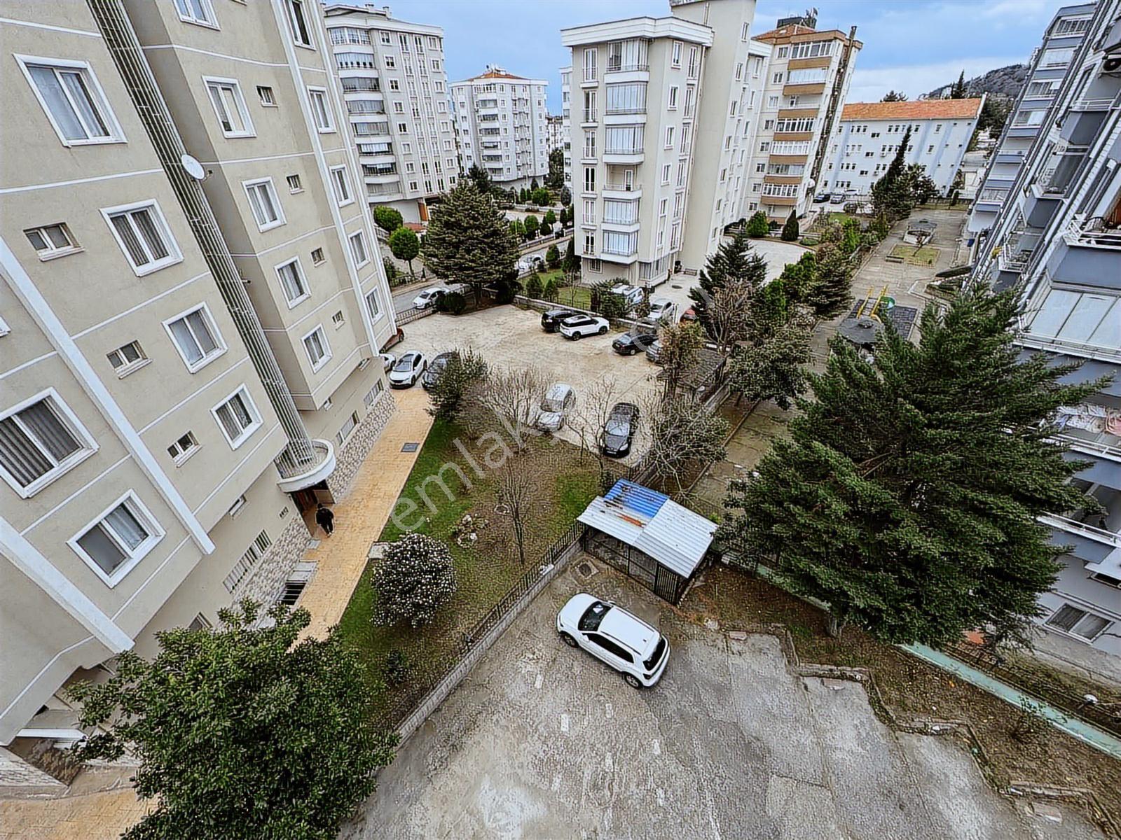 Muhteşem Konumlu Geniş Cam Balkonlu Açık Otoparklı Satılık Daire — fotoğraf 31