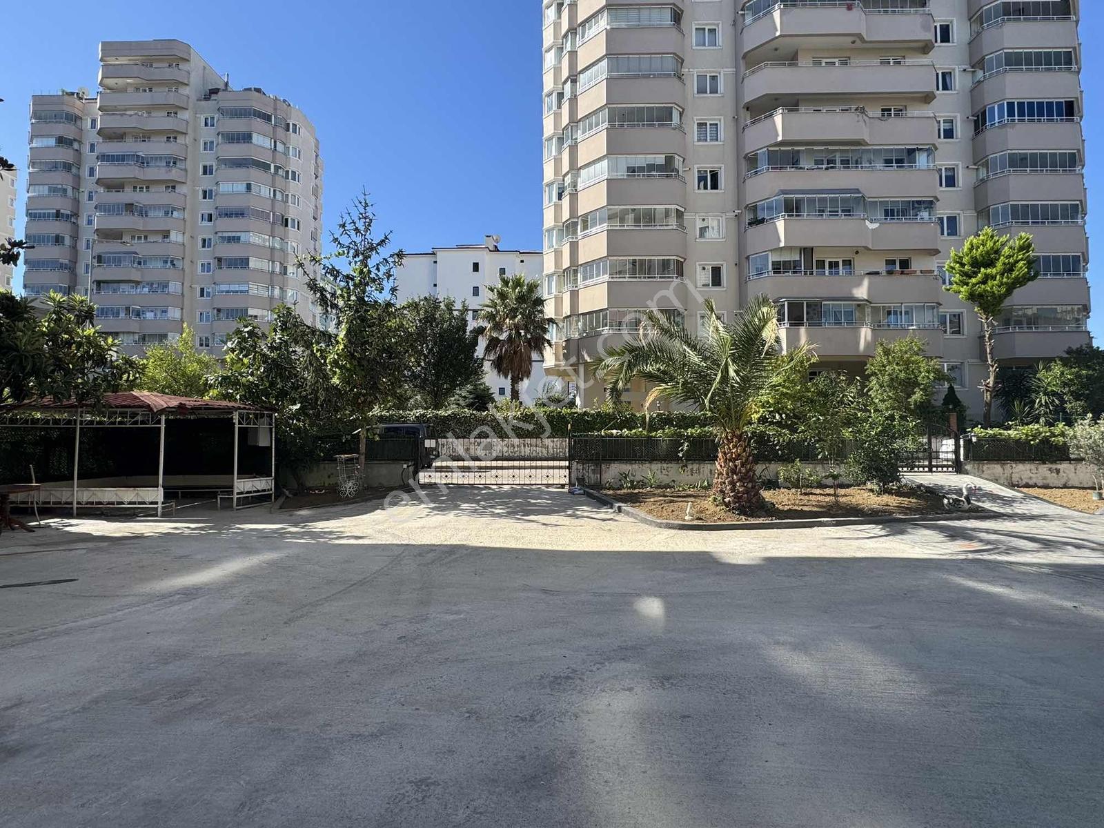 Muhteşem Konumlu Geniş Cam Balkonlu Açık Otoparklı Satılık Daire — fotoğraf 35