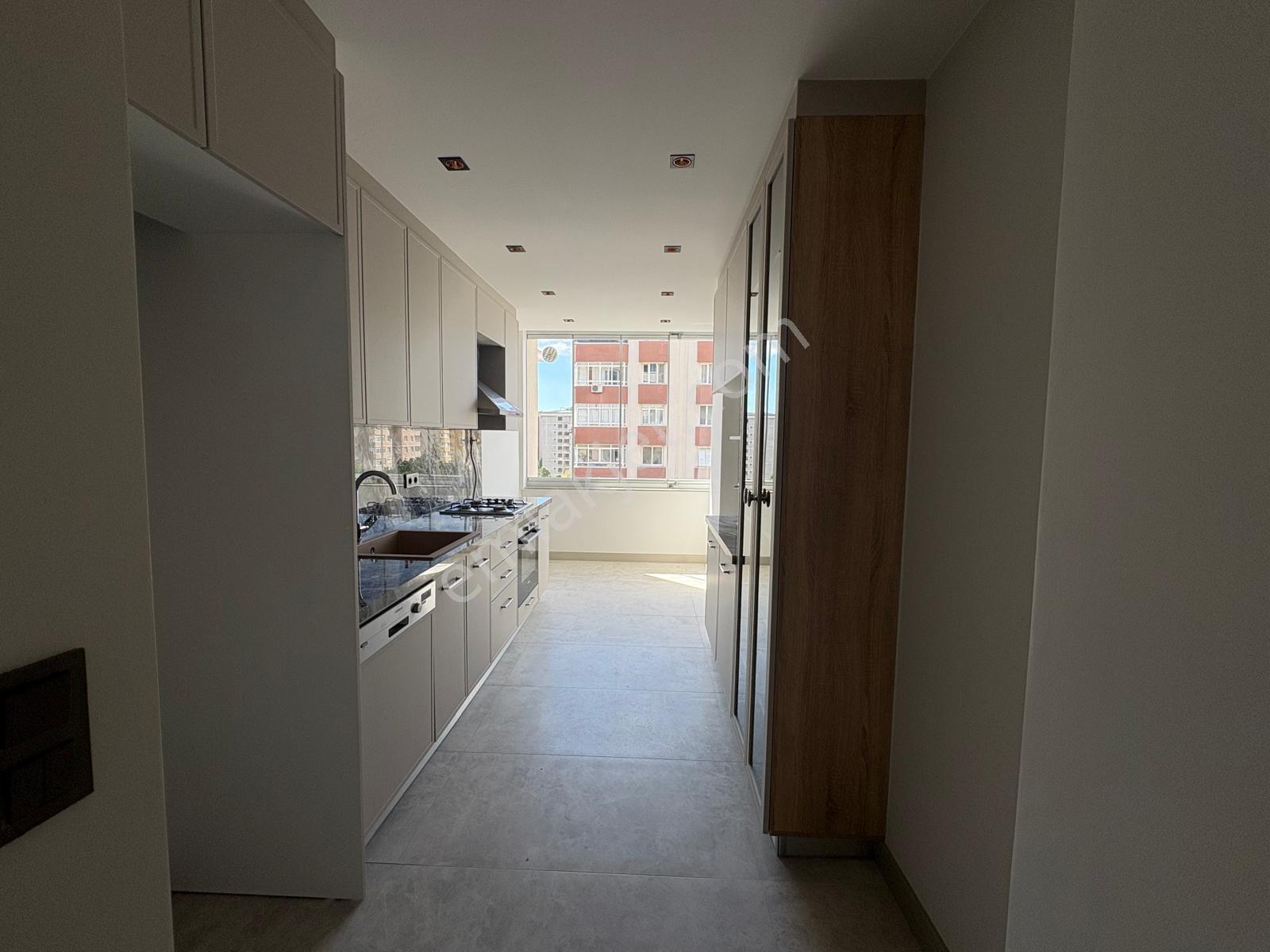 Suadiye'de Bağdat Caddesi'ne Yakın 140 M2 Tertemiz — fotoğraf 3
