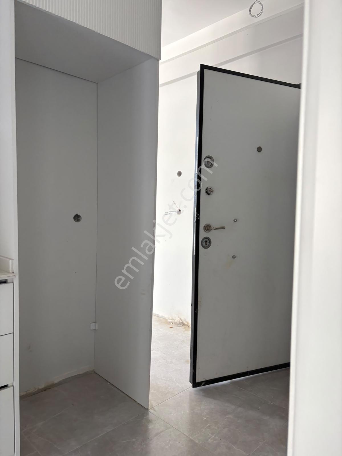 Havaalanı Yakını Havuzlu Kapalı Otoparklı Bağımsız Mutfak 1+1 — fotoğraf 8