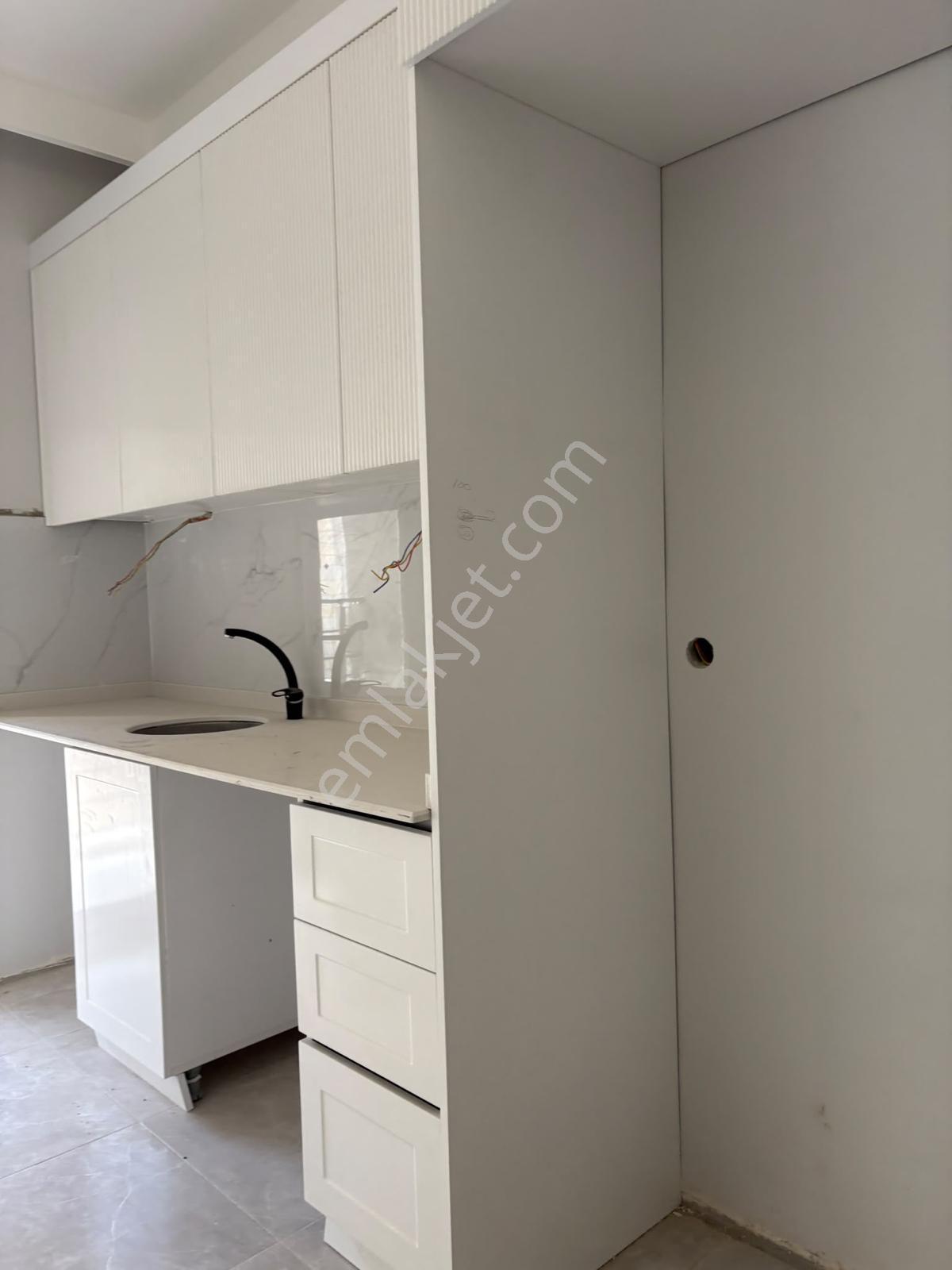 Havaalanı Yakını Havuzlu Kapalı Otoparklı Bağımsız Mutfak 1+1 — fotoğraf 12