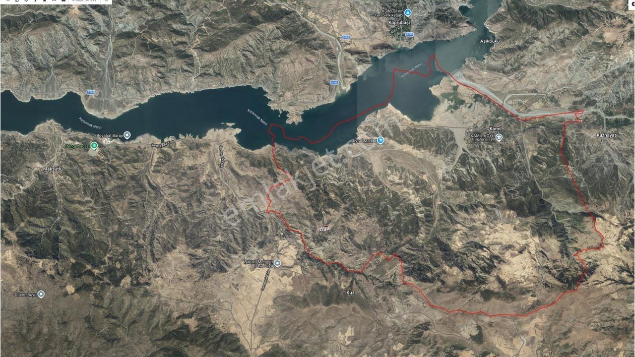 Kamil Yolu Üzerinde Bahçe Vasfında Tarla — fotoğraf 3