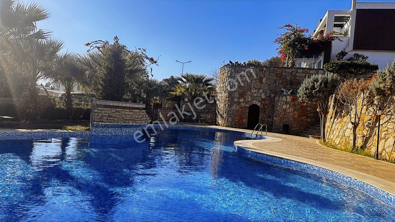 Bodrum Konacık'da Bakımlı Site İçinde Satılık 3+1 Villa — fotoğraf 2