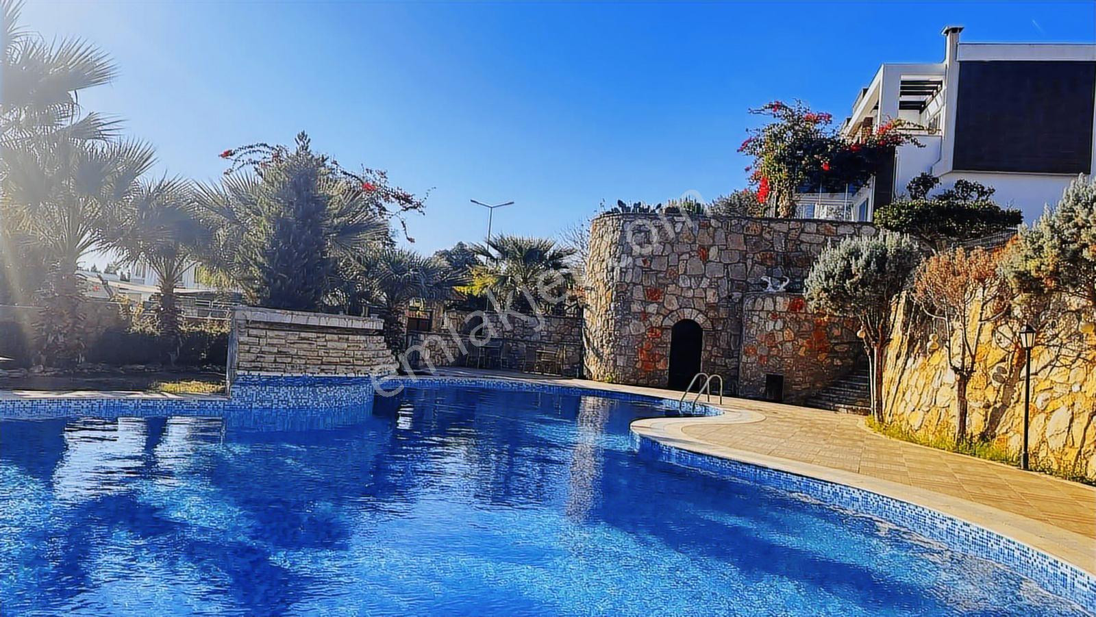 Bodrum Konacık'da Bakımlı Site İçinde Satılık 3+1 Villa — fotoğraf 3