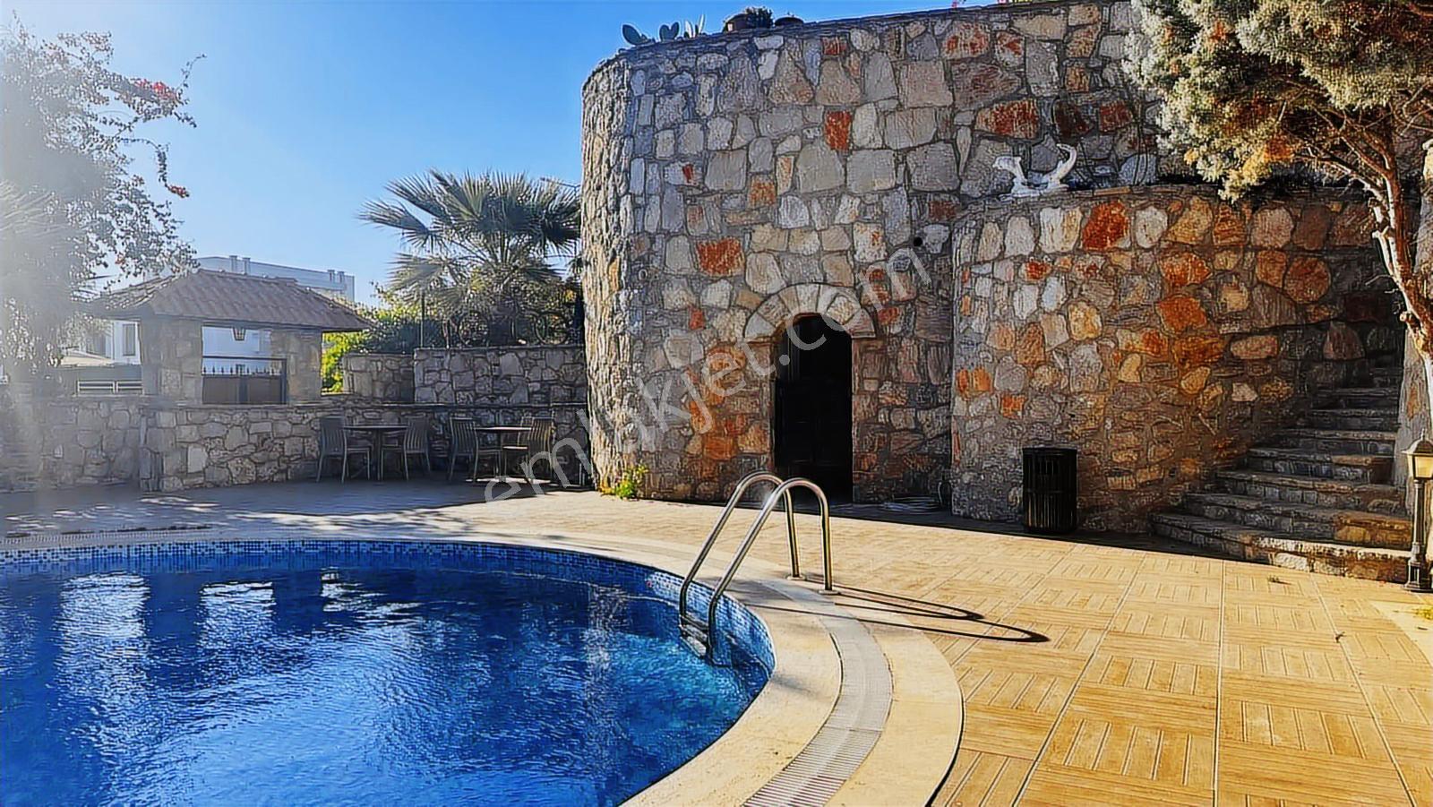 Bodrum Konacık'da Bakımlı Site İçinde Satılık 3+1 Villa — fotoğraf 4