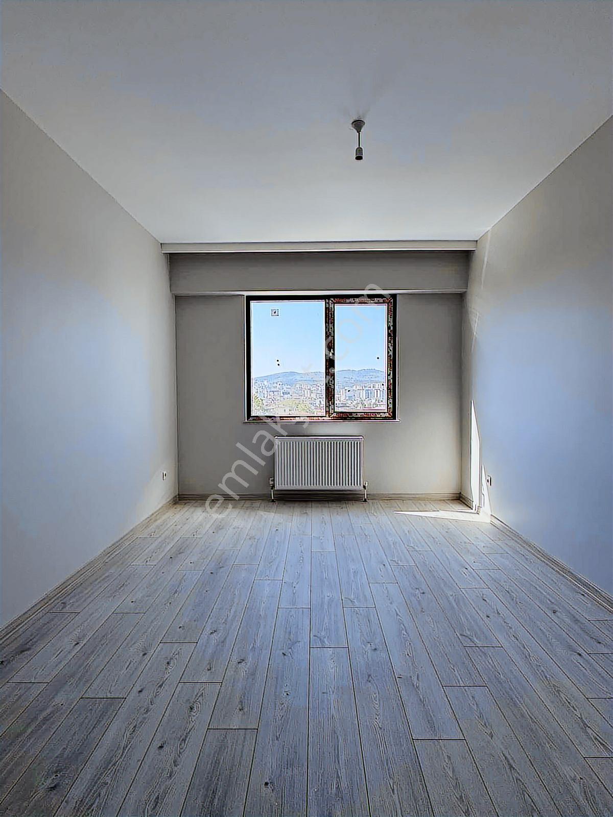 Sancaktepe Cadde Üzeri Sitede Satılık Geniş 1+1 Daire — fotoğraf 4