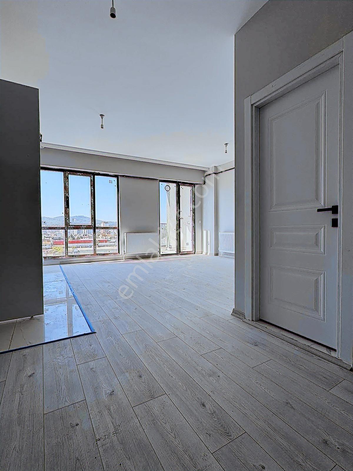 Sancaktepe Cadde Üzeri Sitede Satılık Geniş 1+1 Daire — fotoğraf 7