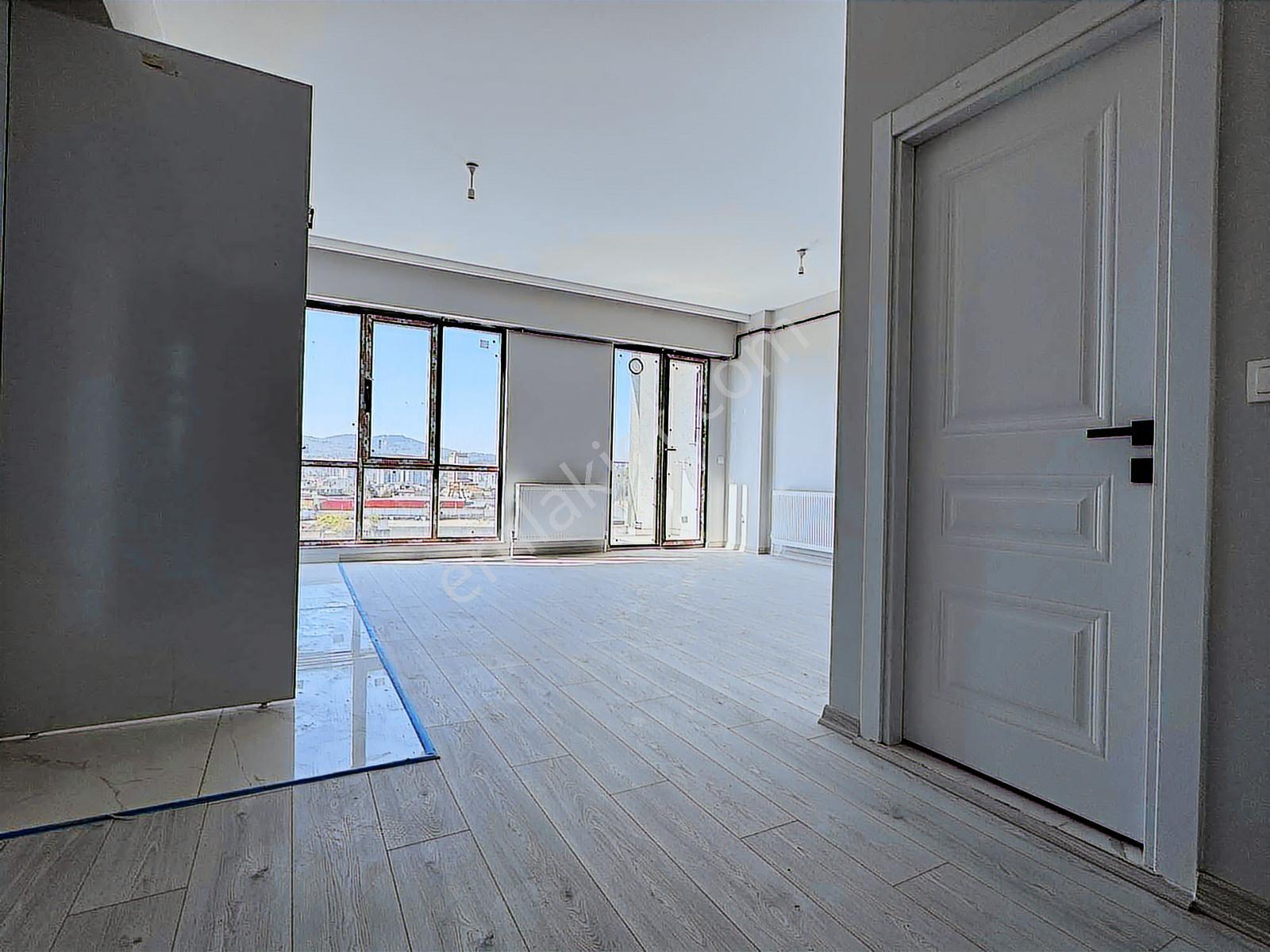 Sancaktepe Cadde Üzeri Sitede Satılık Geniş 1+1 Daire — fotoğraf 8