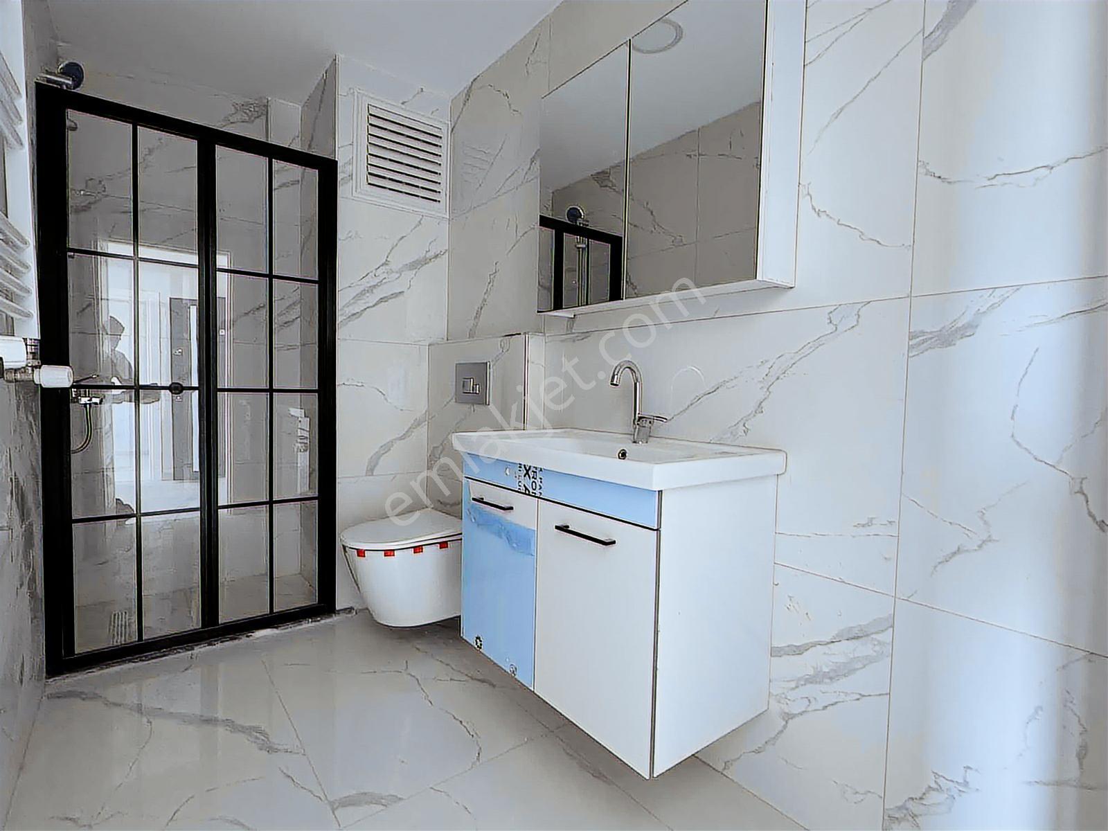 Sancaktepe Cadde Üzeri Sitede Satılık Geniş 1+1 Daire — fotoğraf 10
