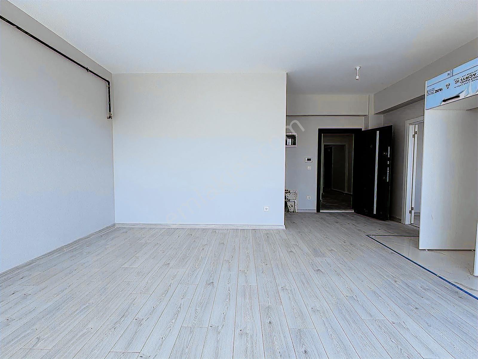 Sancaktepe Cadde Üzeri Sitede Satılık Geniş 1+1 Daire — fotoğraf 12
