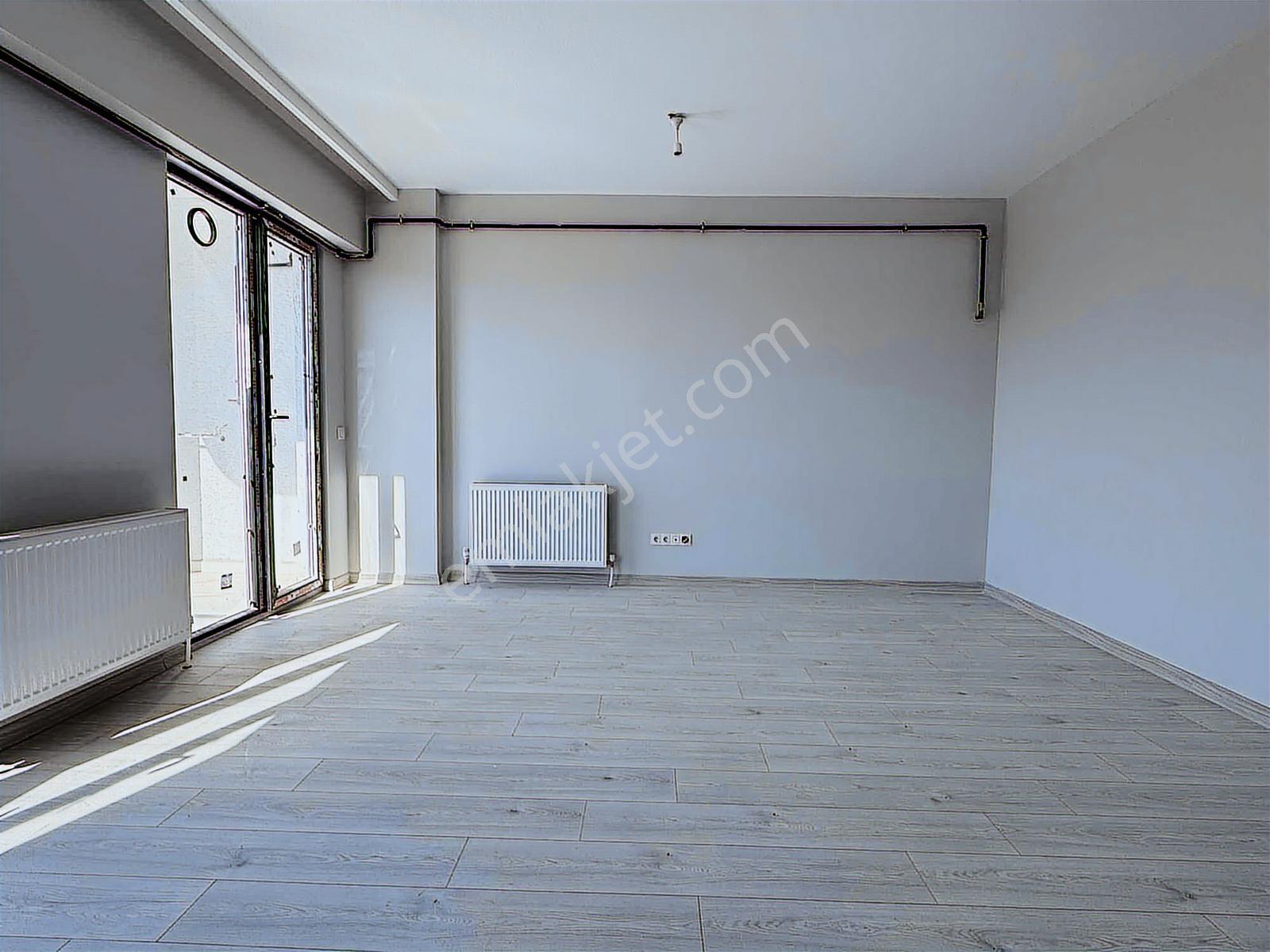 Sancaktepe Cadde Üzeri Sitede Satılık Geniş 1+1 Daire — fotoğraf 13