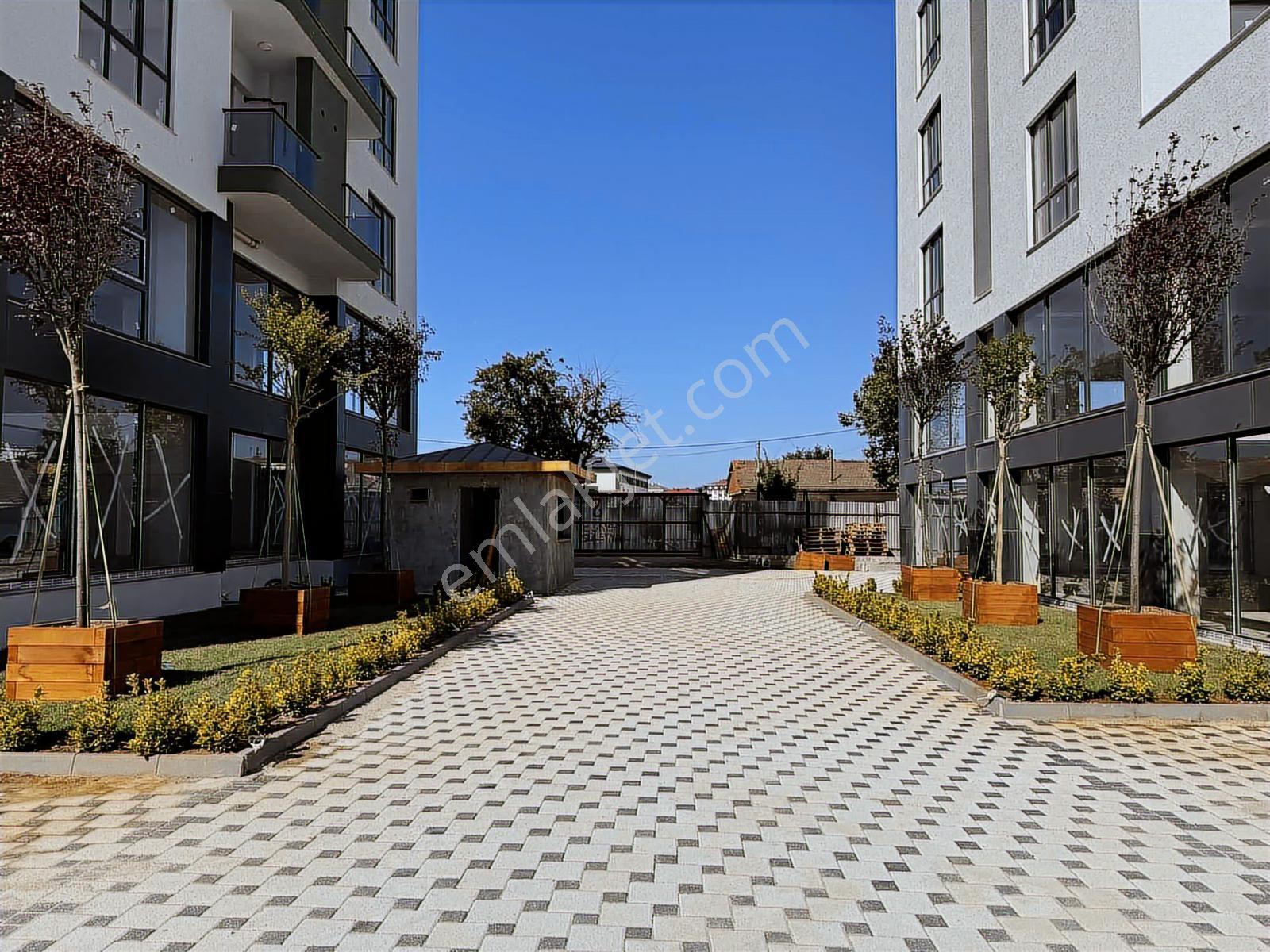 Sancaktepe Cadde Üzeri Sitede Satılık Geniş 1+1 Daire — fotoğraf 32