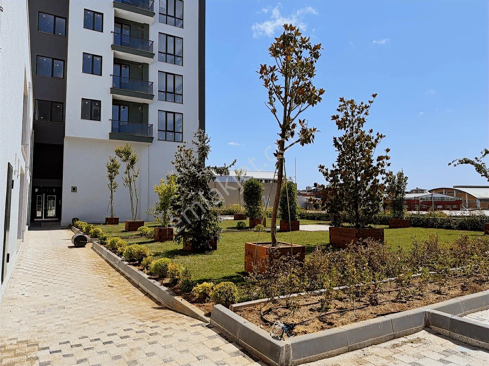 Sancaktepe Cadde Üzeri Sitede Satılık Geniş 1+1 Daire — fotoğraf 34