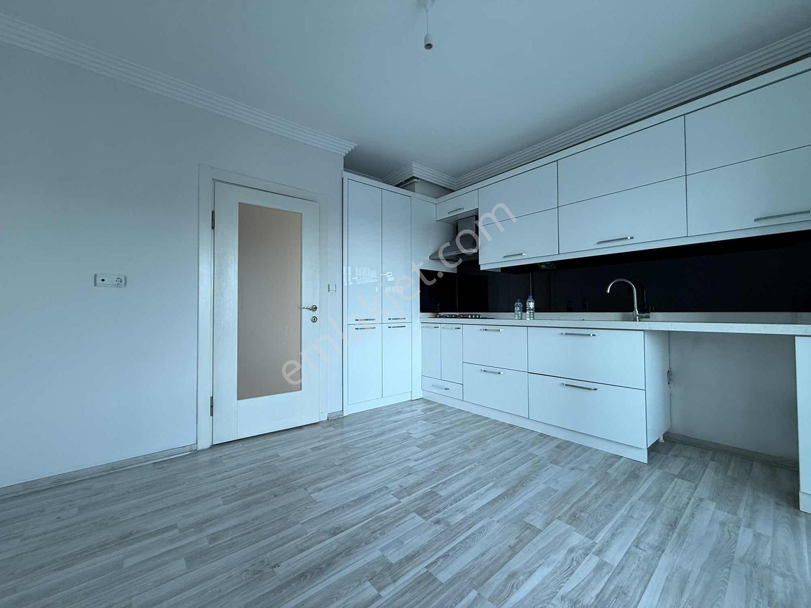 Turgay Şahinden Ata Caddesinde Kilerli Kapalı Garajlı 3+1 — fotoğraf 7