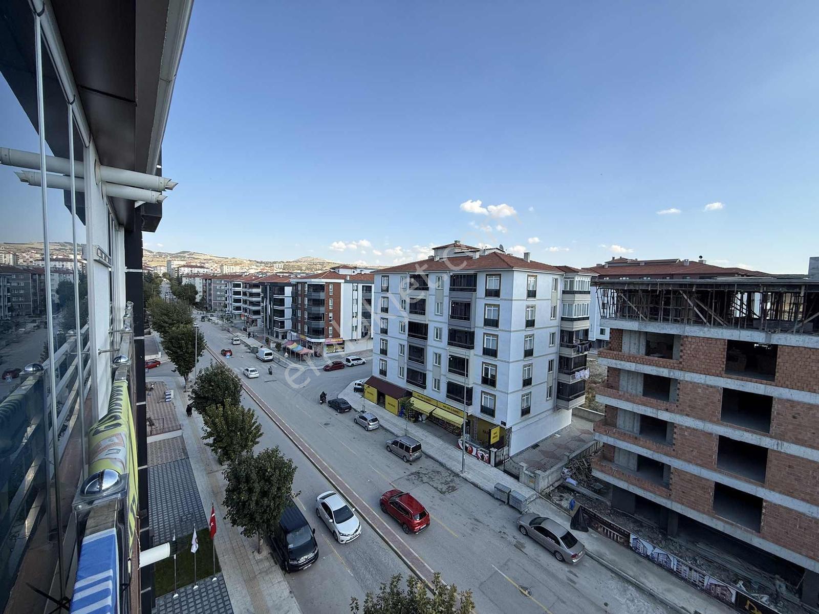 Turgay Şahinden Ata Caddesinde Kilerli Kapalı Garajlı 3+1 — fotoğraf 9
