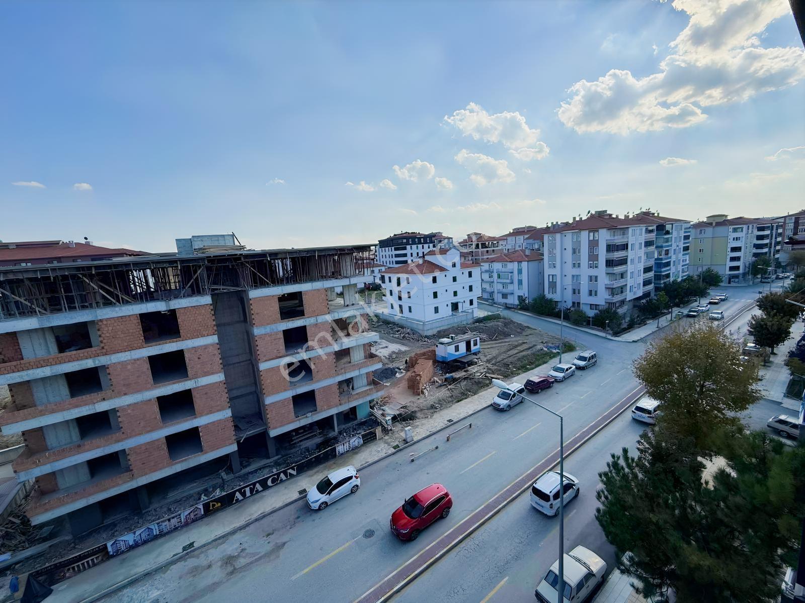 Turgay Şahinden Ata Caddesinde Kilerli Kapalı Garajlı 3+1 — fotoğraf 10