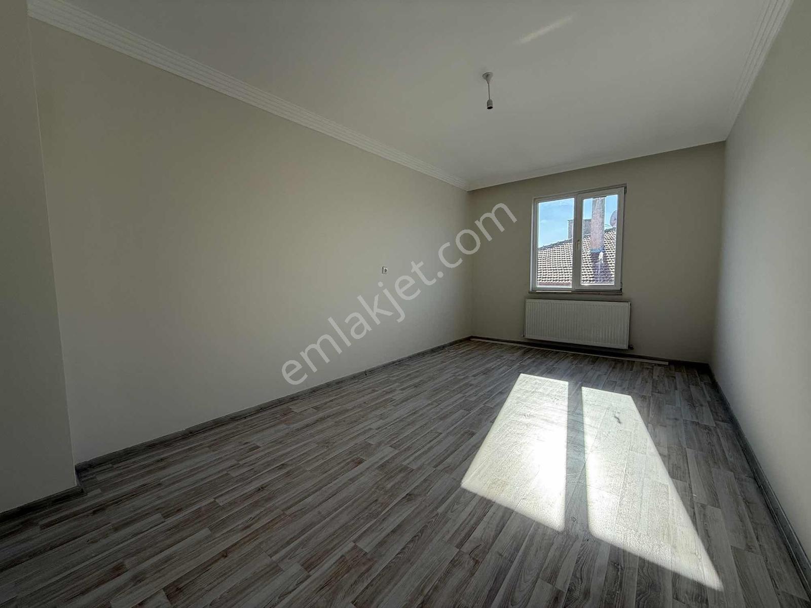 Turgay Şahinden Ata Caddesinde Kilerli Kapalı Garajlı 3+1 — fotoğraf 16