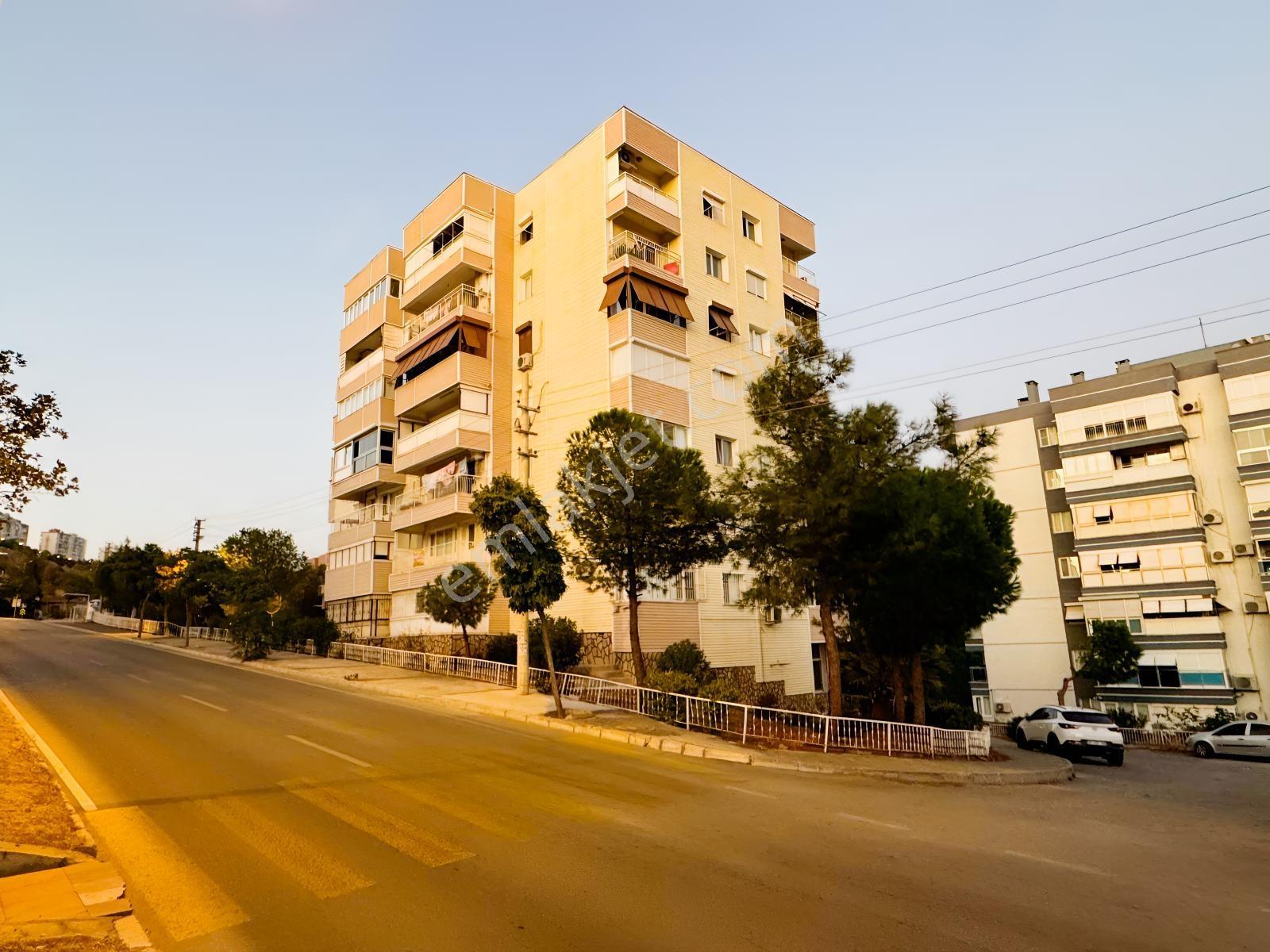 Çiğli İzkent 'de Deniz Manzaralı Cadde Üzeri Satılık 3+1 Daire — fotoğraf 2