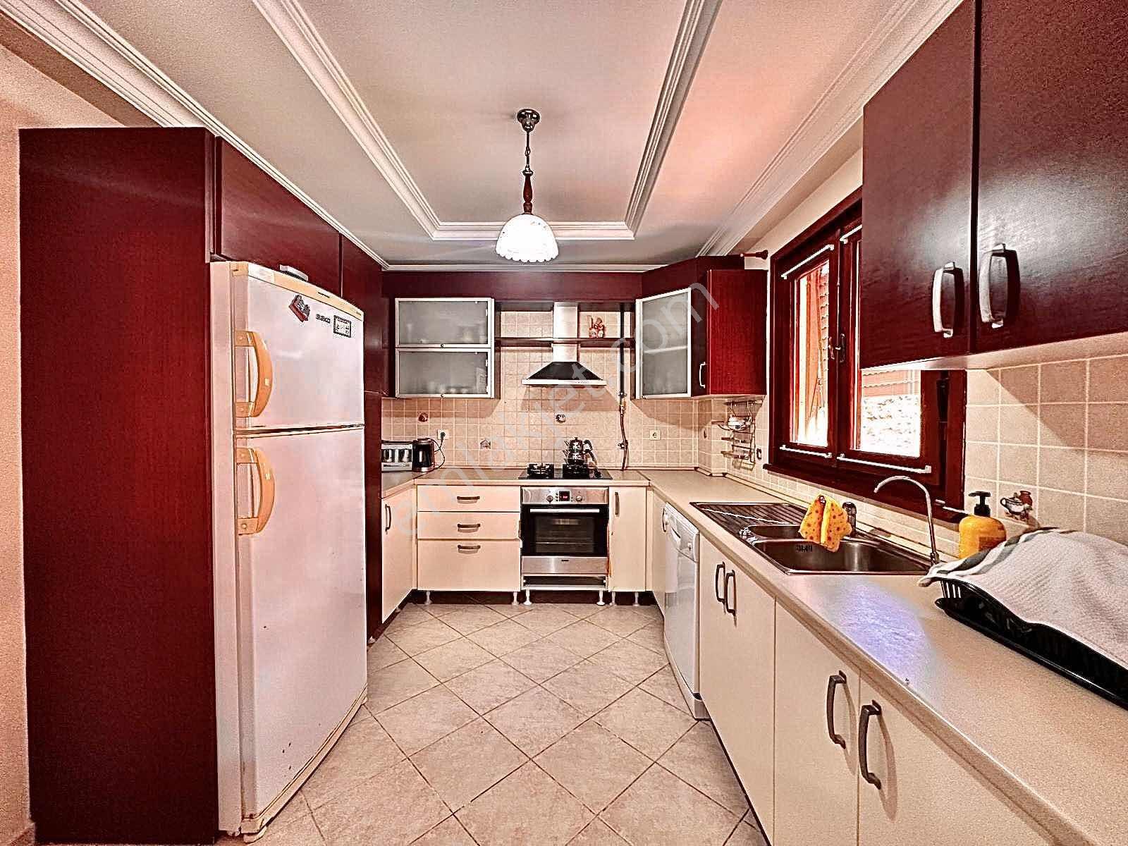 Kartallar - Plaja Sıfır Havuzlu Site İçerisinde 4+1 Villa!! — fotoğraf 15