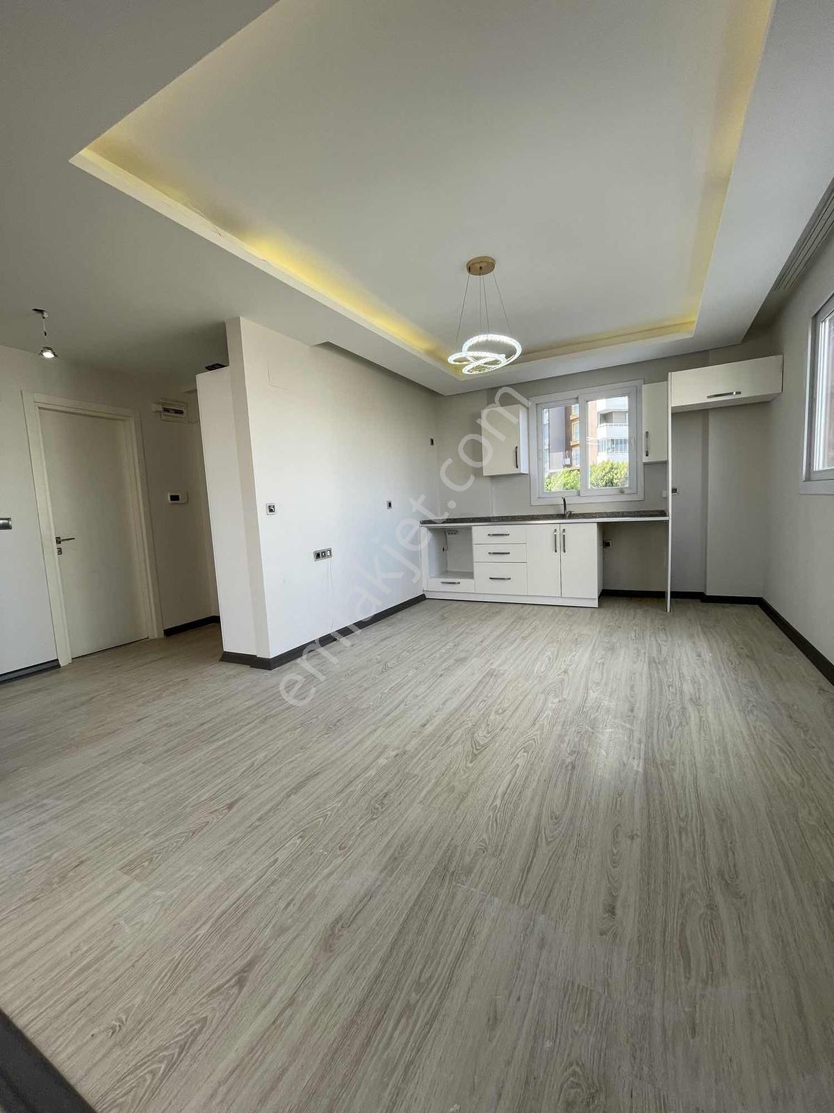 Çarkıparede~1+1~Sınırsız~Kredi~Cam~Balkon~3~Cepheli~Geniş~Oturum