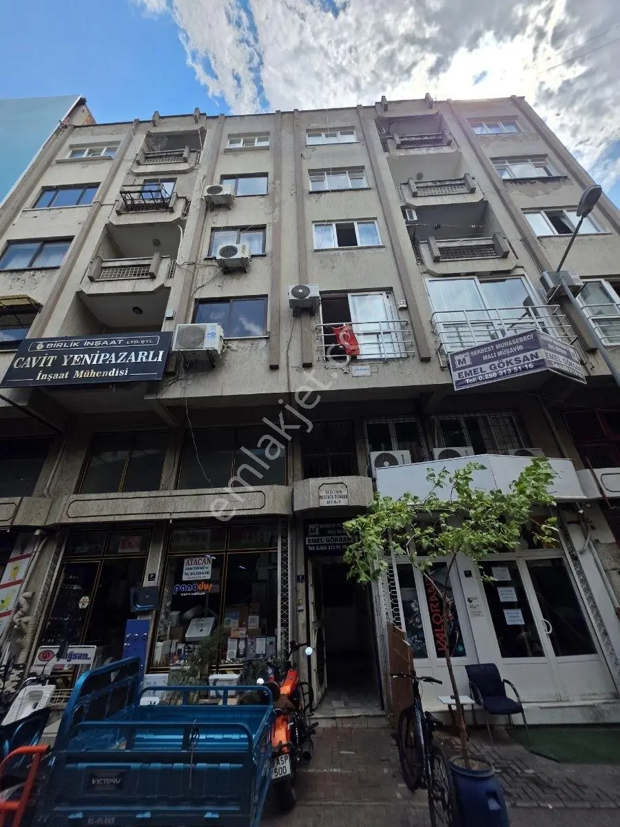 Konut Emlaktan Sehrın Tam Merkezinde Satılık Daire — fotoğraf 2