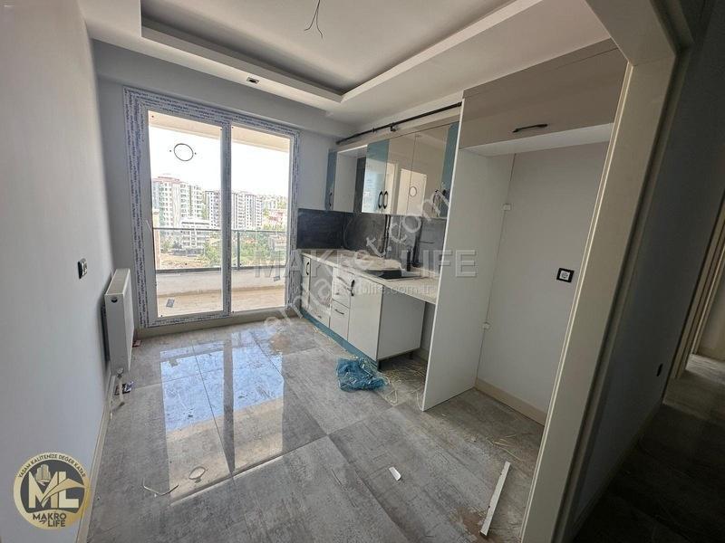 Urfa Yolu Üzerinde Zana Düğün Salonu Civarında Cadde Üzerinde Sa