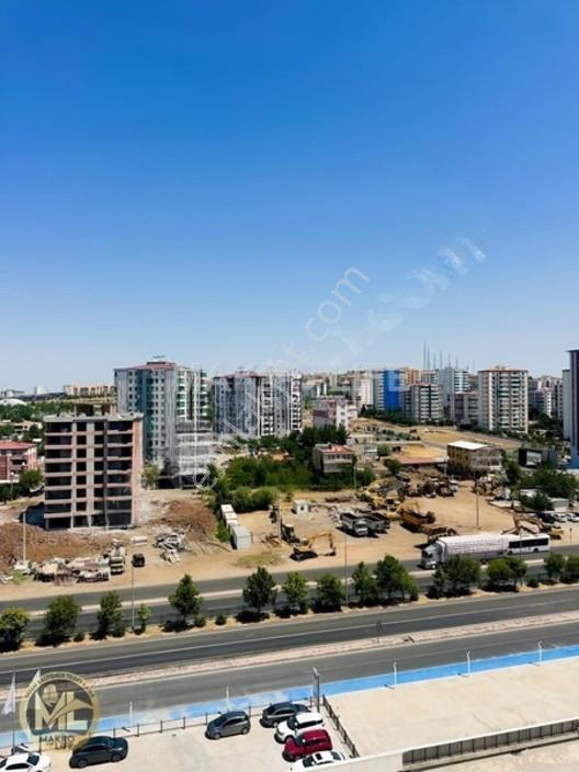 Urfa Yolu Üzerinde Zana Düğün Salonu Civarında Cadde Üzerinde Sa — fotoğraf 8
