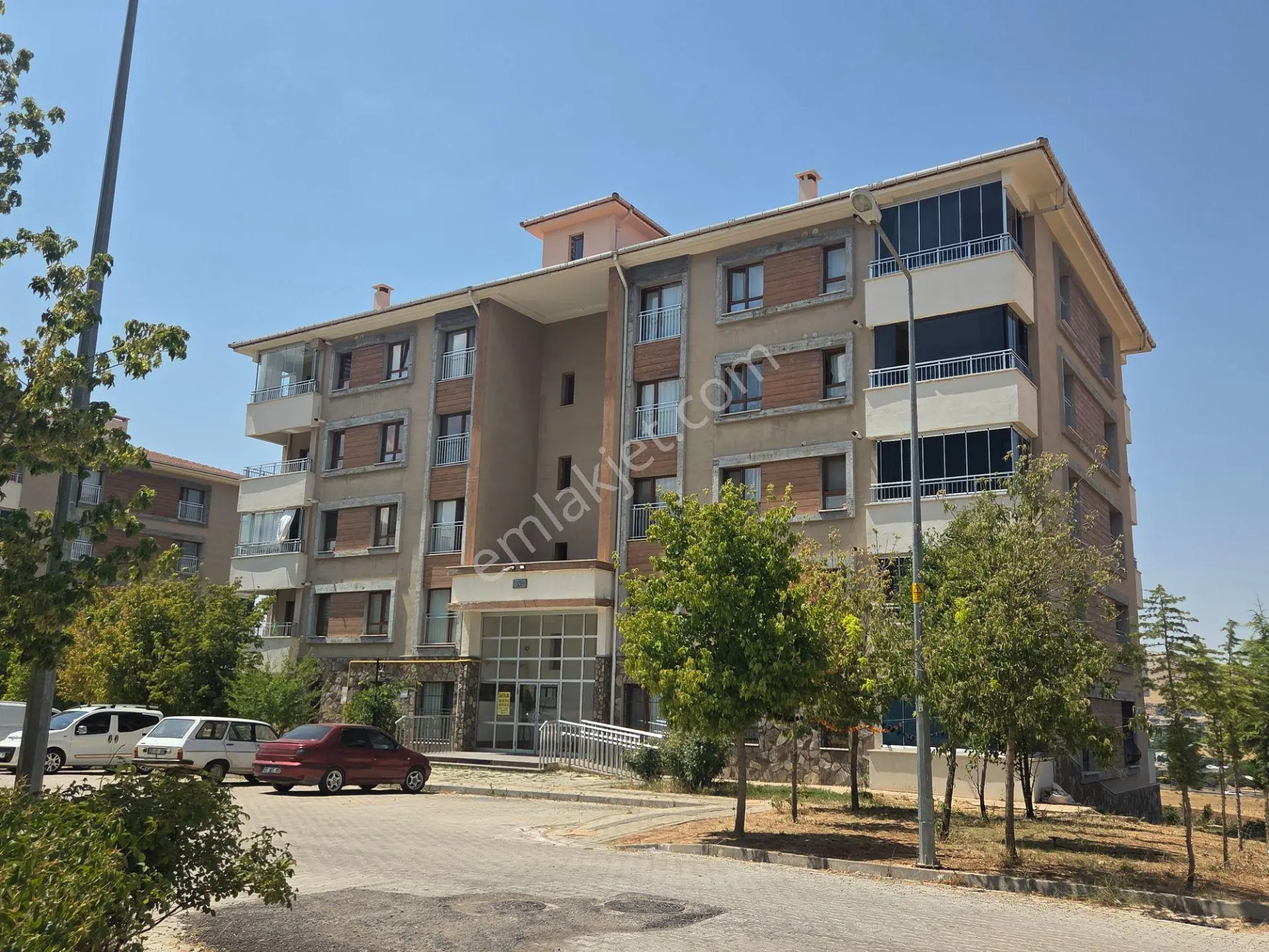 Doğukan Real Estate | Seksenler Sokağı Çaprazı | Ara Kat Geniş Balkonlu Satılık...