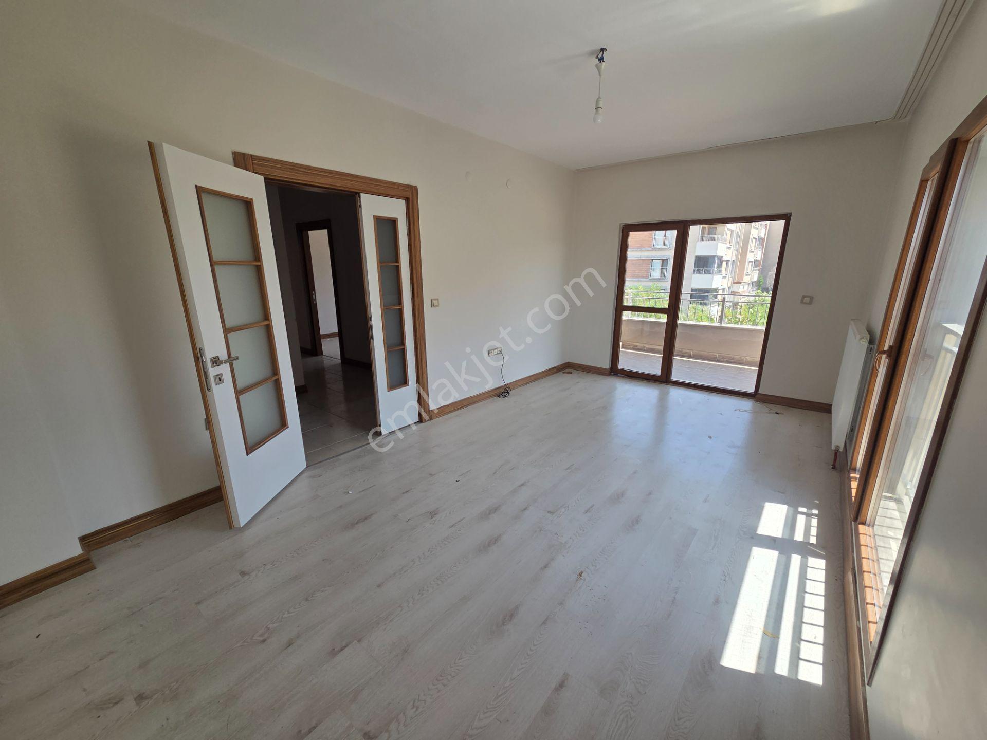 Doğukan Real Estate | Seksenler Sokağı Çaprazı | Ara Kat Geniş Balkonlu Satılık Daire — fotoğraf 5