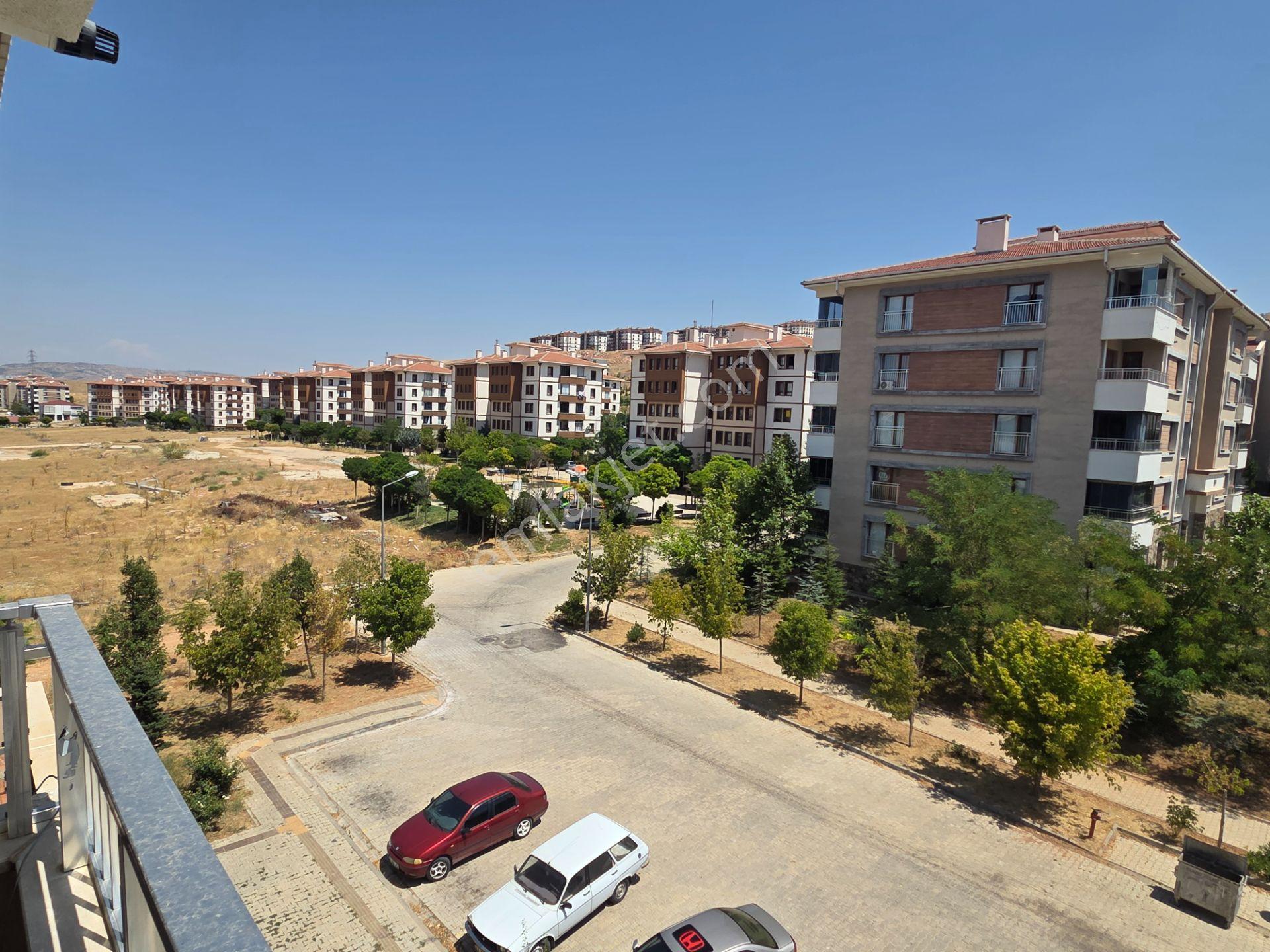 Doğukan Real Estate | Seksenler Sokağı Çaprazı | Ara Kat Geniş Balkonlu Satılık Daire — fotoğraf 8