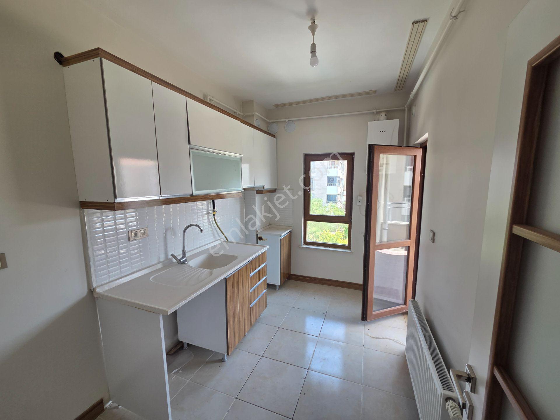 Doğukan Real Estate | Seksenler Sokağı Çaprazı | Ara Kat Geniş Balkonlu Satılık Daire — fotoğraf 11