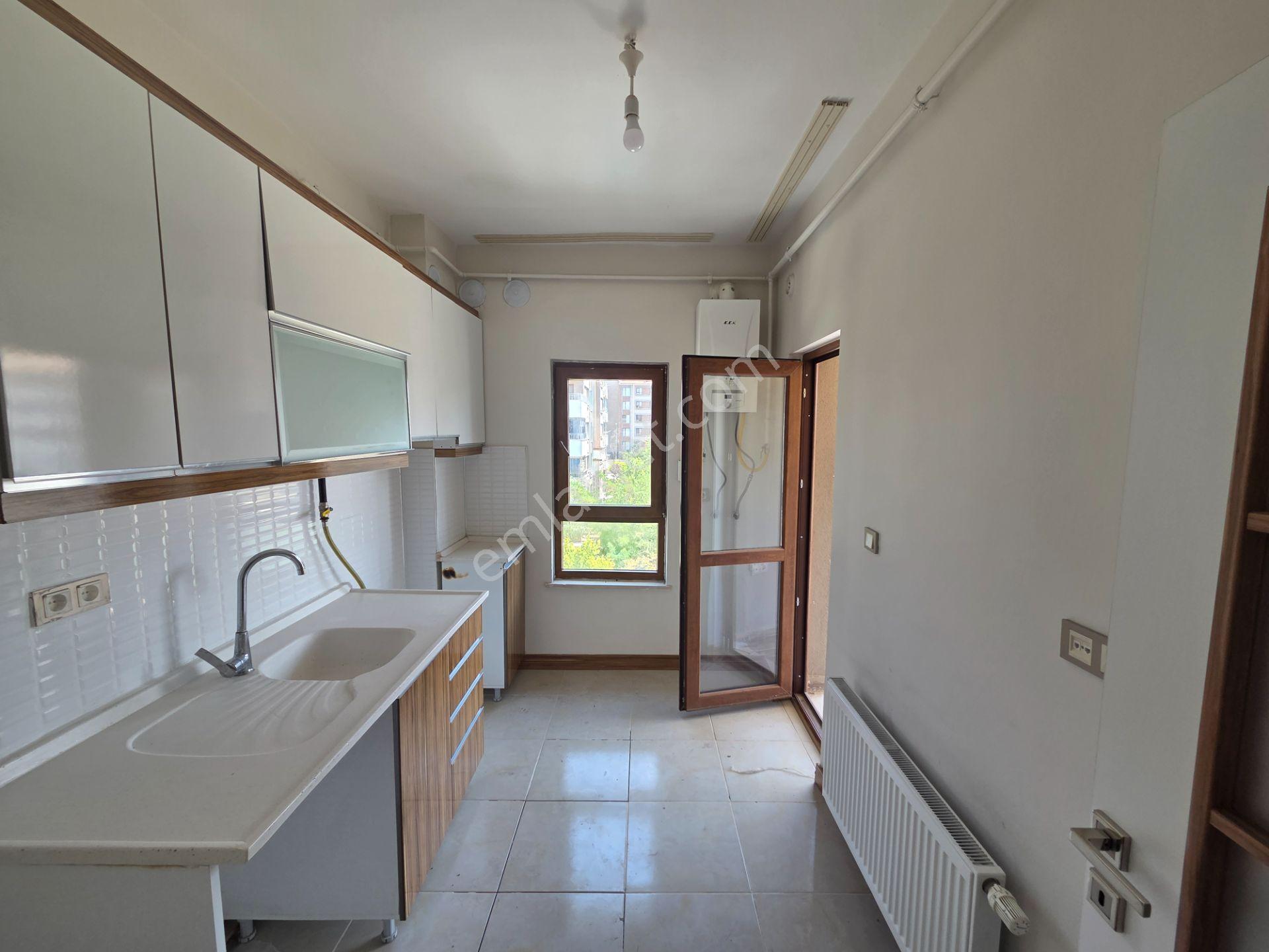 Doğukan Real Estate | Seksenler Sokağı Çaprazı | Ara Kat Geniş Balkonlu Satılık Daire — fotoğraf 13