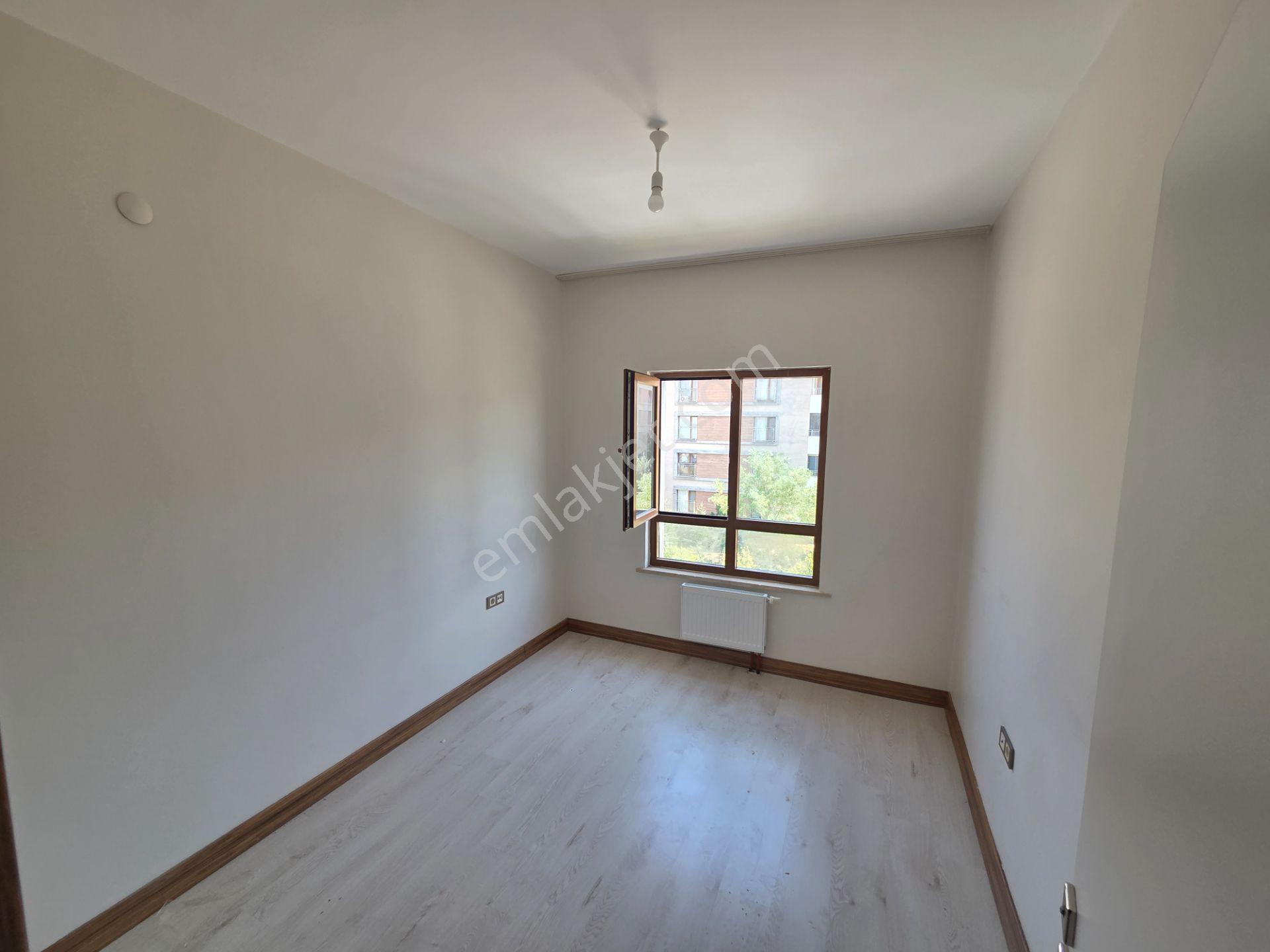 Doğukan Real Estate | Seksenler Sokağı Çaprazı | Ara Kat Geniş Balkonlu Satılık Daire — fotoğraf 16
