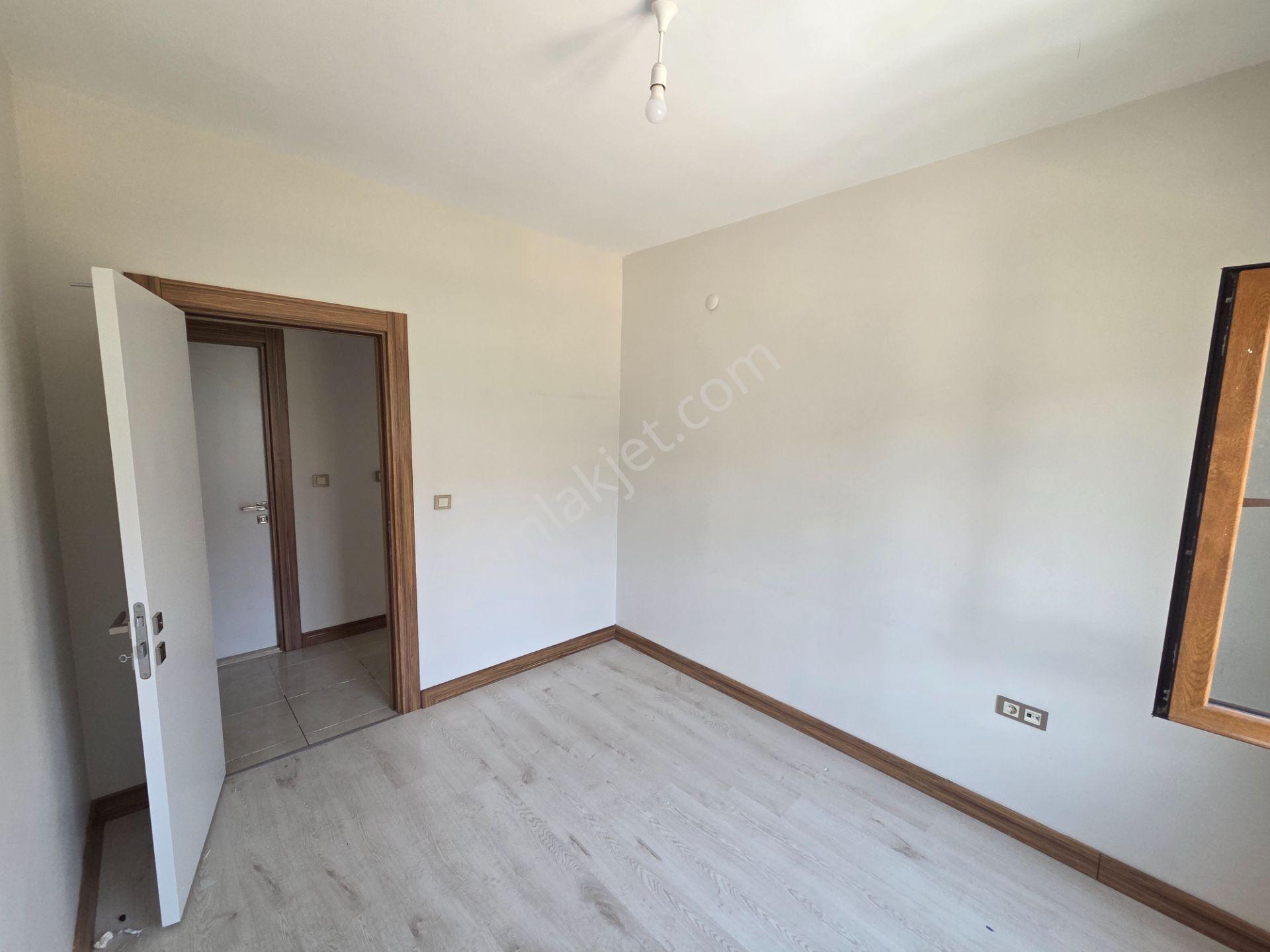 Doğukan Real Estate | Seksenler Sokağı Çaprazı | Ara Kat Geniş Balkonlu Satılık Daire — fotoğraf 17