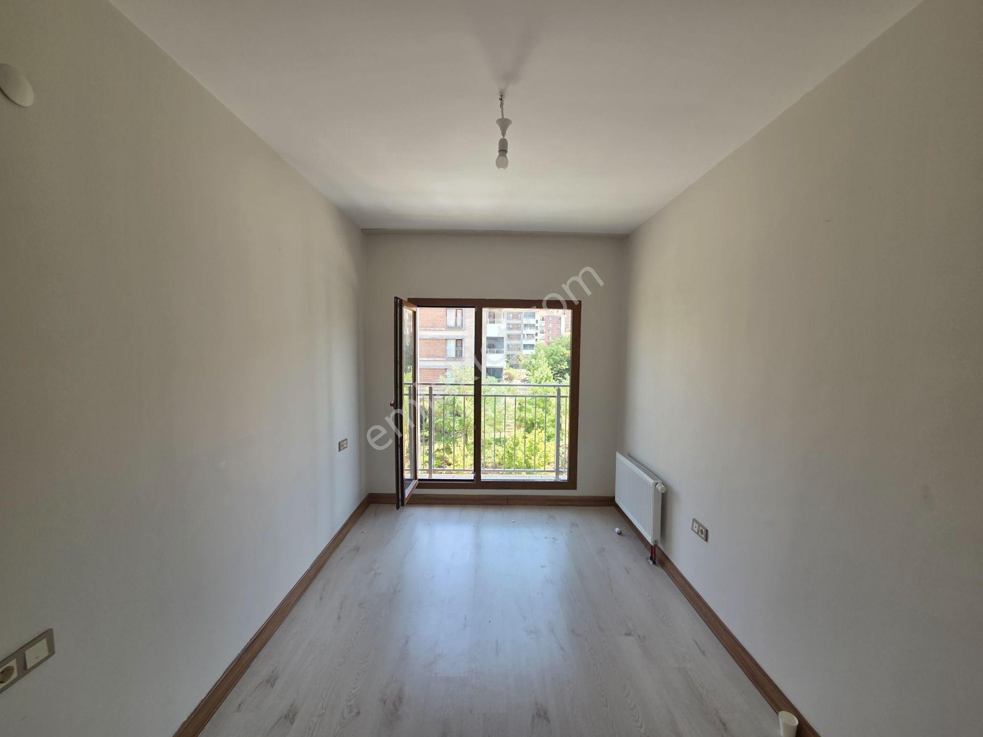 Doğukan Real Estate | Seksenler Sokağı Çaprazı | Ara Kat Geniş Balkonlu Satılık Daire — fotoğraf 19
