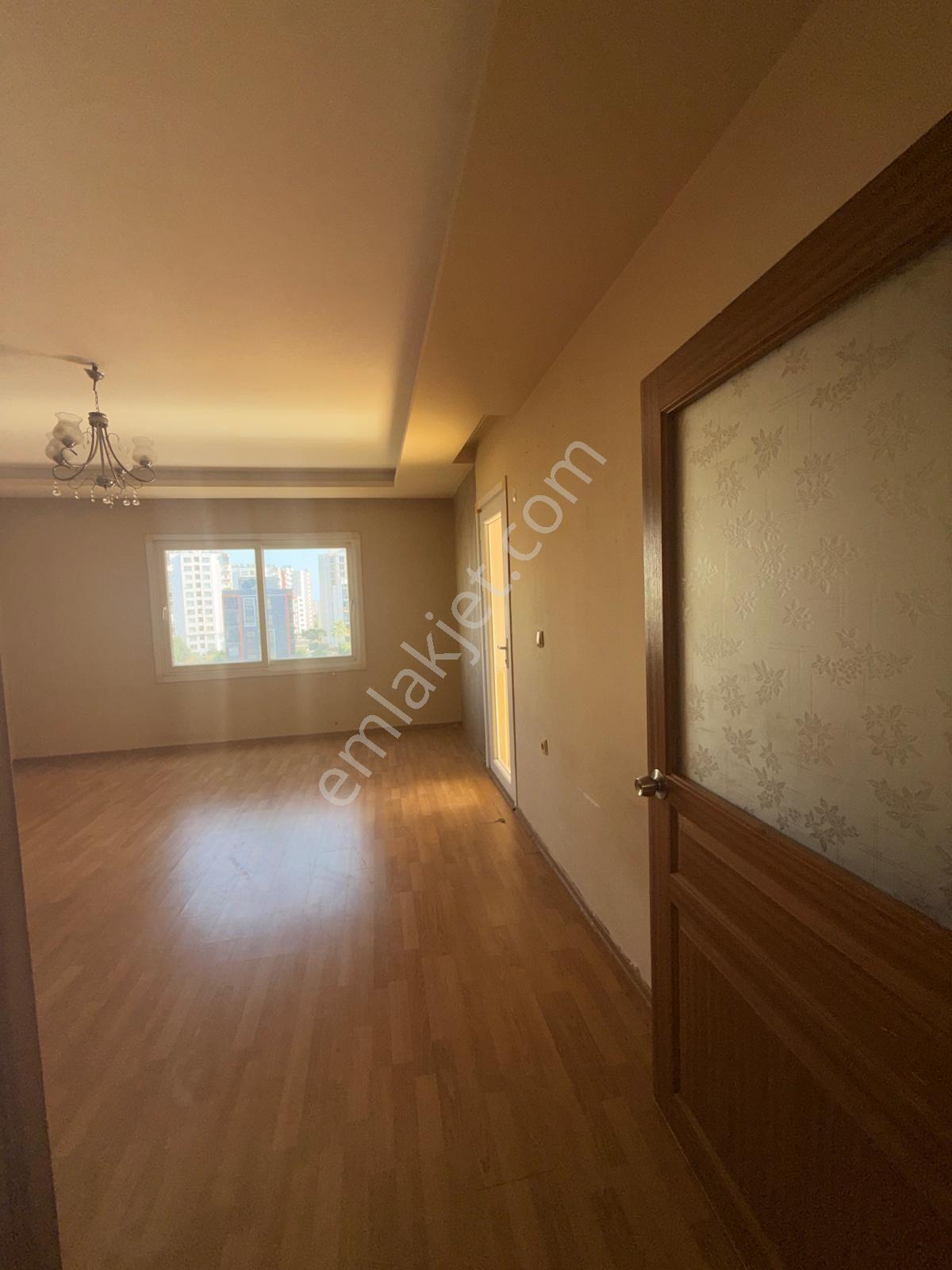 Mezitlinin Kalbi Olan Zeytinli Caddede 3+1 — fotoğraf 12