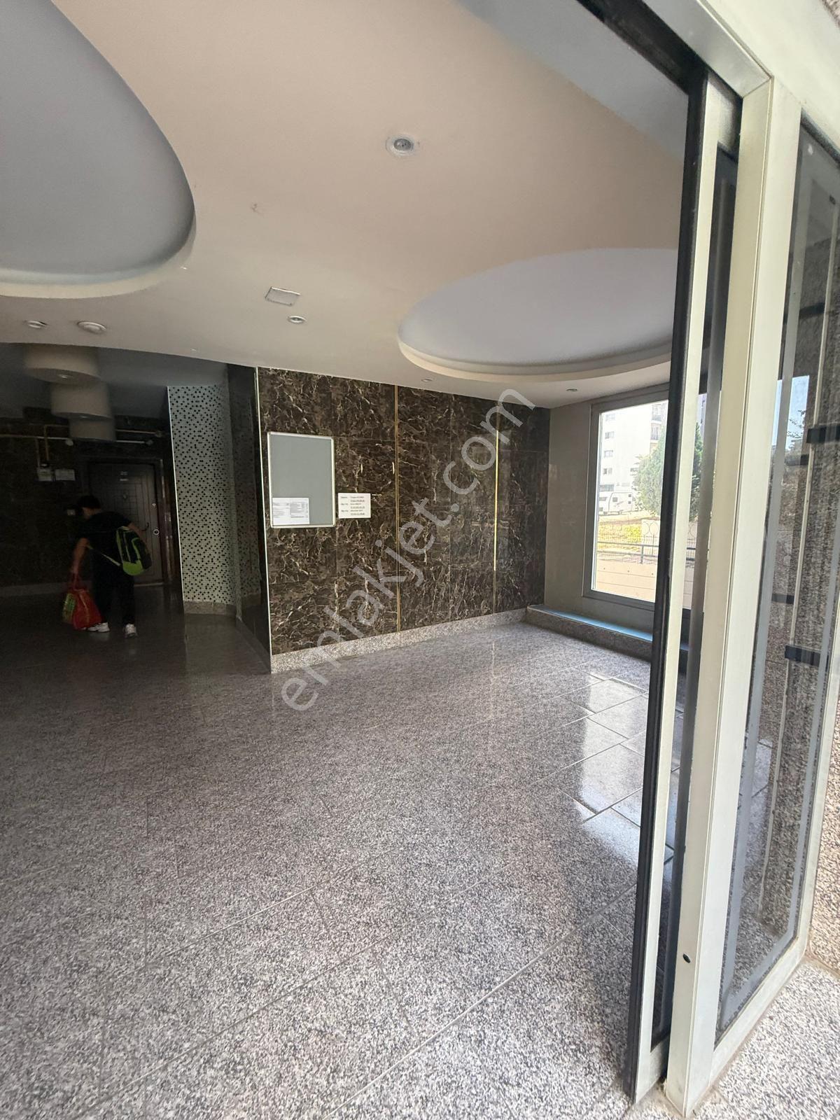 Mezitlinin Kalbi Olan Zeytinli Caddede 3+1 — fotoğraf 37
