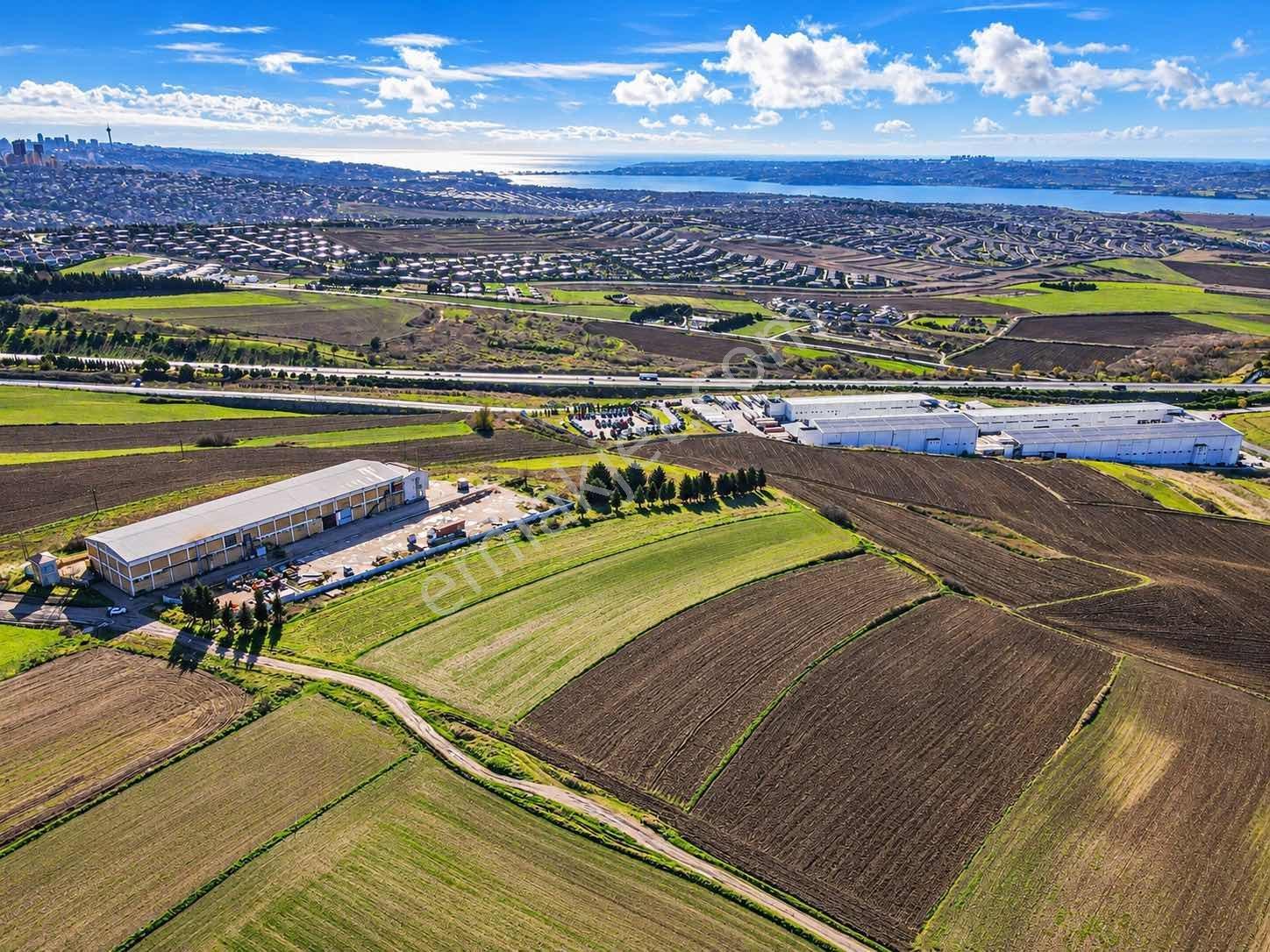 Büyükçekmece Karaağaçta Tem'e Komşu 6.068 M² Ticari İmarlı Arsa — fotoğraf 2